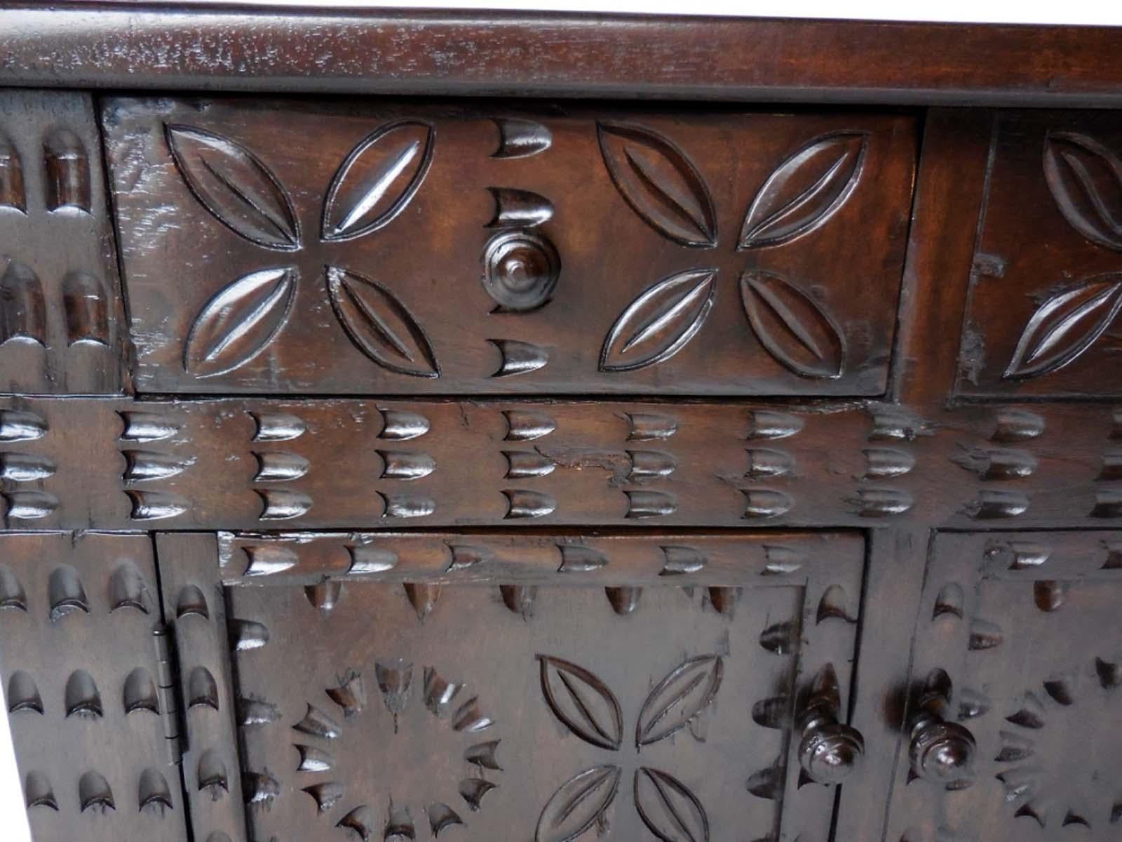https://a.1stdibscdn.com/dos-gallos-custom-carved-console-for-sale-picture-7/f_7978/f_41522431538427734097/10_704mod3det6_master.jpg