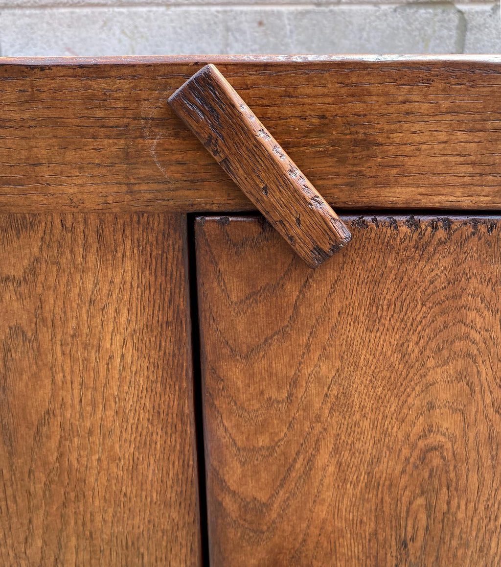 https://a.1stdibscdn.com/dos-gallos-custom-oak-trastero-rustic-cabinet-for-sale-picture-10/f_7978/f_446769421745260861535/10_802mod3det10_master.jpg
