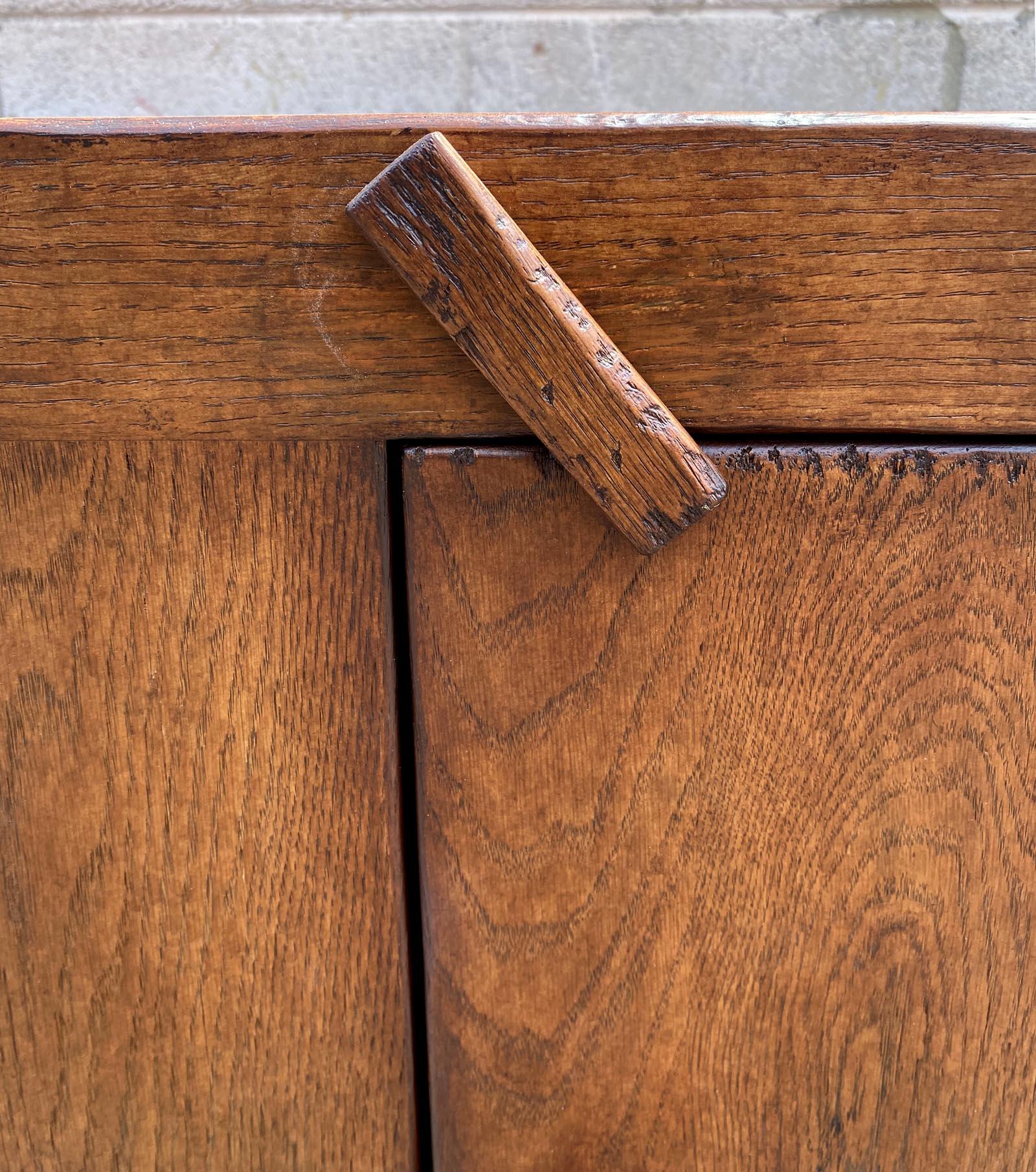 https://a.1stdibscdn.com/dos-gallos-custom-oak-trastero-rustic-cabinet-for-sale-picture-10/f_7978/f_446769421745260861535/10_802mod3det10_master.jpg