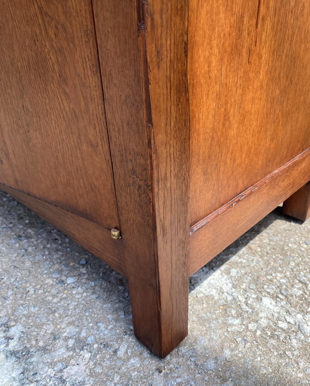 https://a.1stdibscdn.com/dos-gallos-custom-oak-trastero-rustic-cabinet-for-sale-picture-12/f_7978/f_446769421745260864183/10_802mod3det12_master.jpg