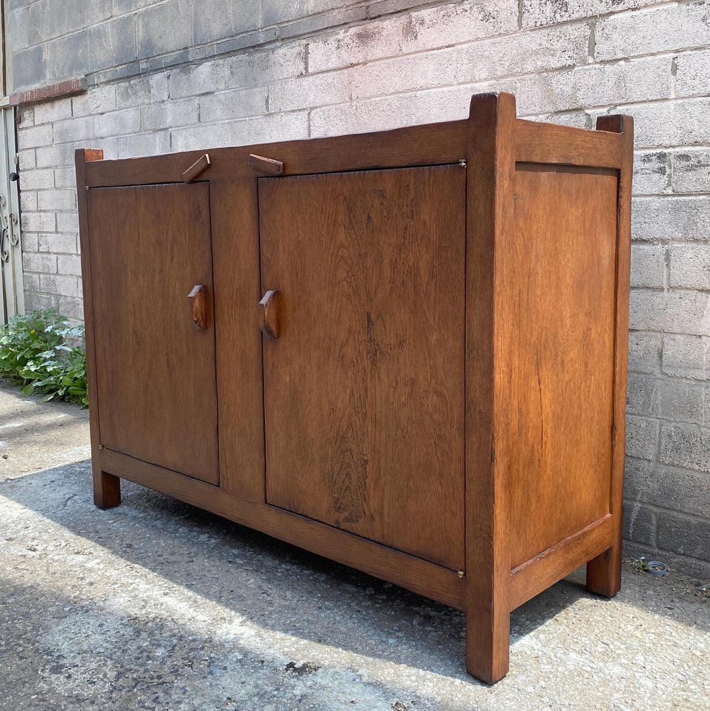 https://a.1stdibscdn.com/dos-gallos-custom-oak-trastero-rustic-cabinet-for-sale-picture-3/f_7978/f_446769421745260861440/10_802mod3det3_master.jpg