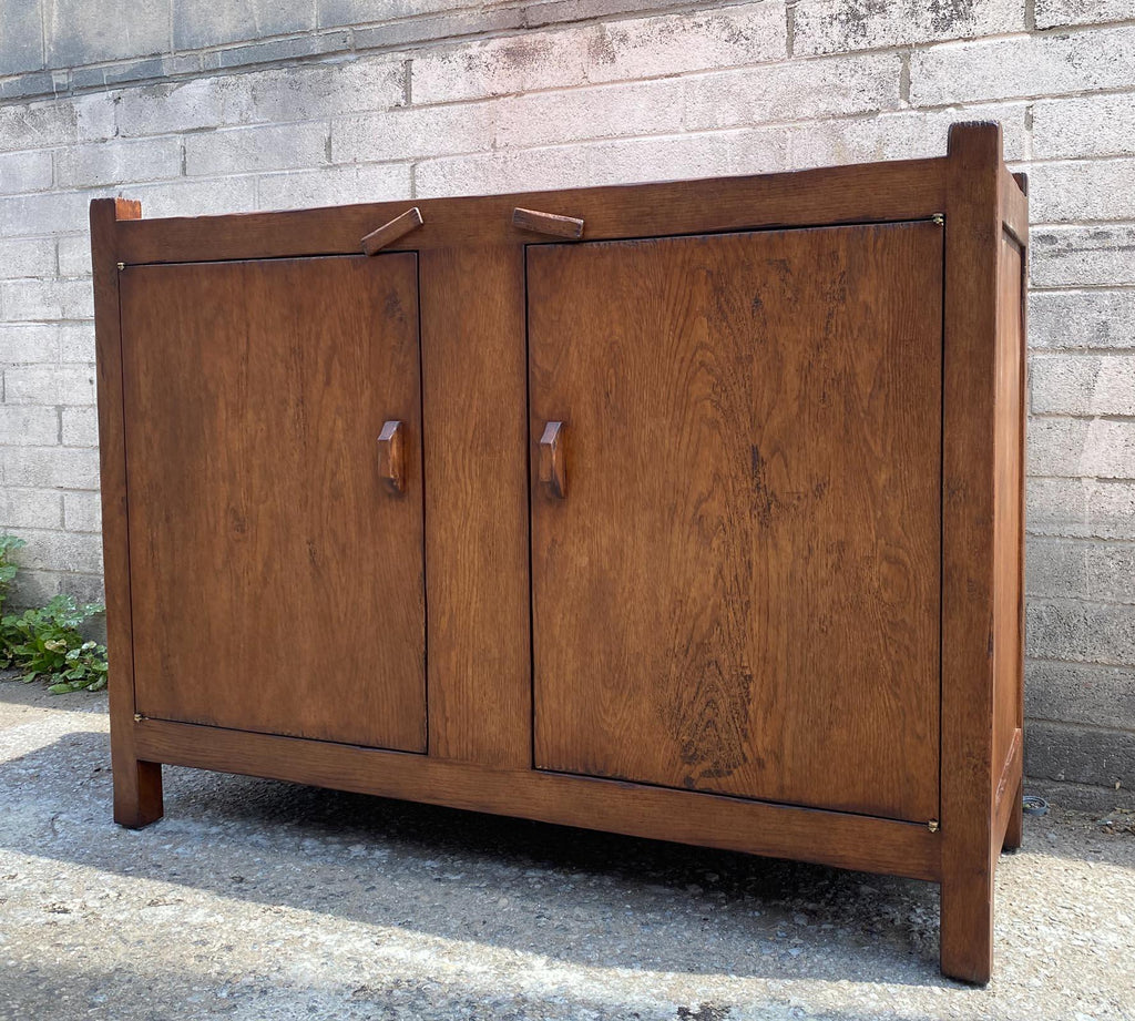 https://a.1stdibscdn.com/dos-gallos-custom-oak-trastero-rustic-cabinet-for-sale-picture-4/f_7978/f_446769421745260861655/10_802mod3det4_master.jpg