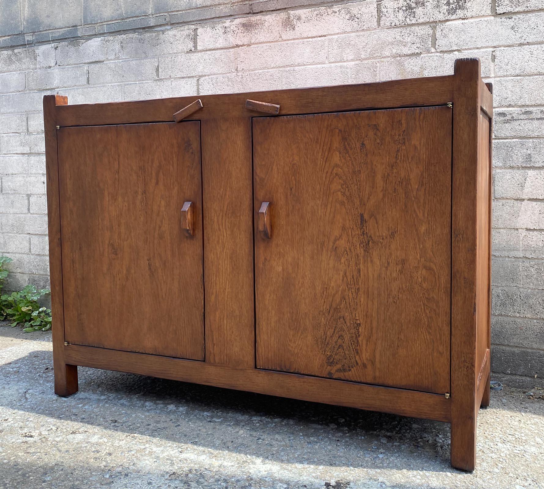 https://a.1stdibscdn.com/dos-gallos-custom-oak-trastero-rustic-cabinet-for-sale-picture-4/f_7978/f_446769421745260861655/10_802mod3det4_master.jpg