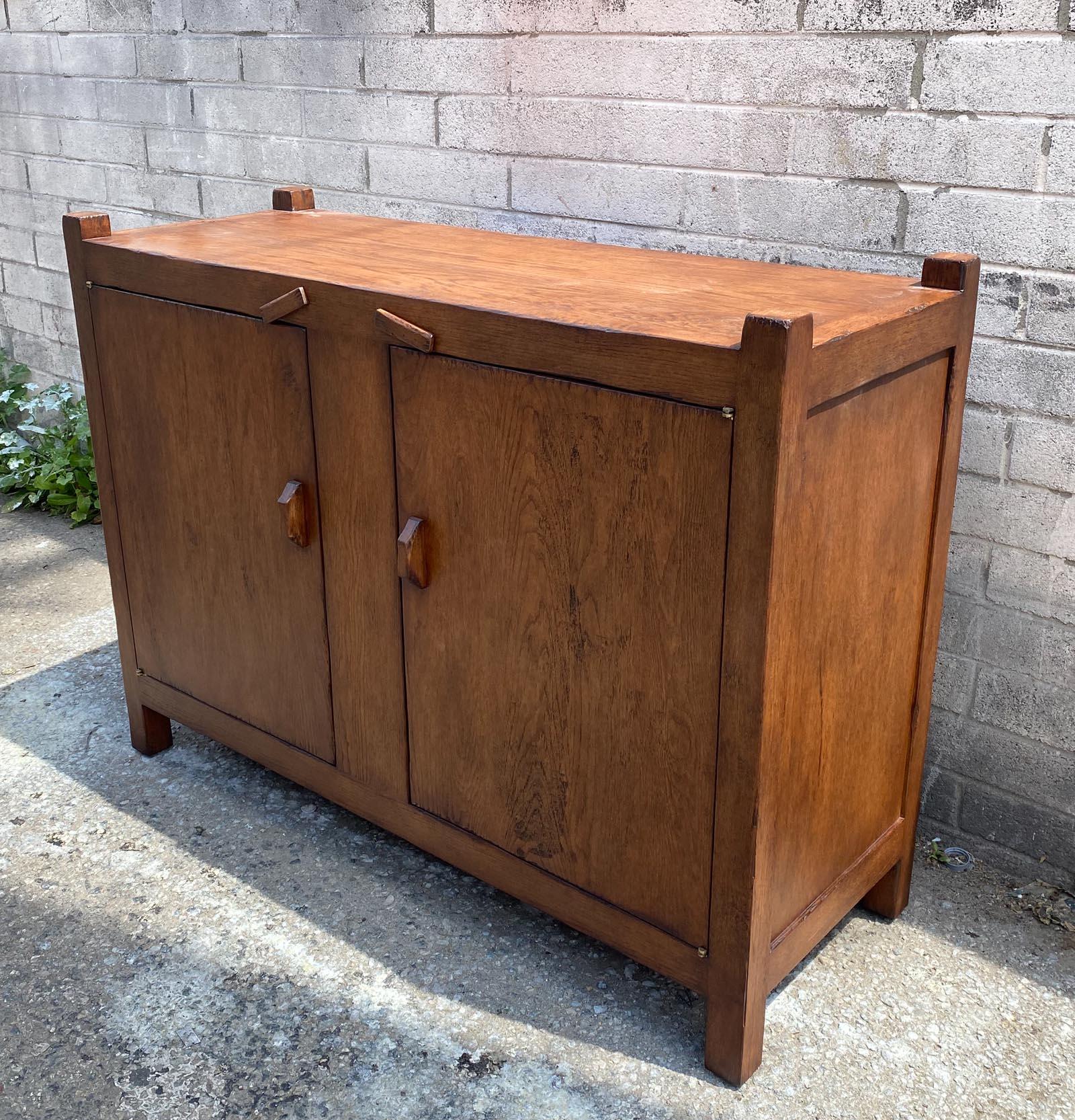 https://a.1stdibscdn.com/dos-gallos-custom-oak-trastero-rustic-cabinet-for-sale-picture-6/f_7978/f_446769421745260864505/10_802mod3det6_master.jpg