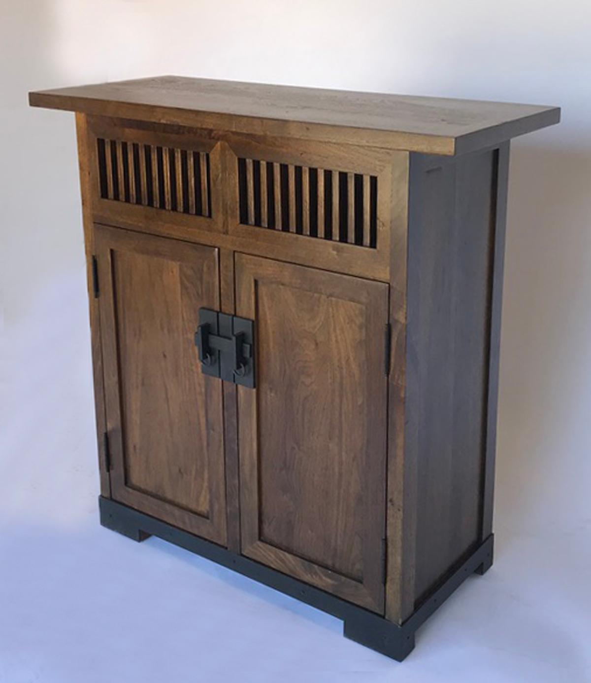 https://a.1stdibscdn.com/custom-japanese-style-cabinet-for-sale-picture-2/f_7978/f_195115121592337222528/10_803mod2det1_master.jpg