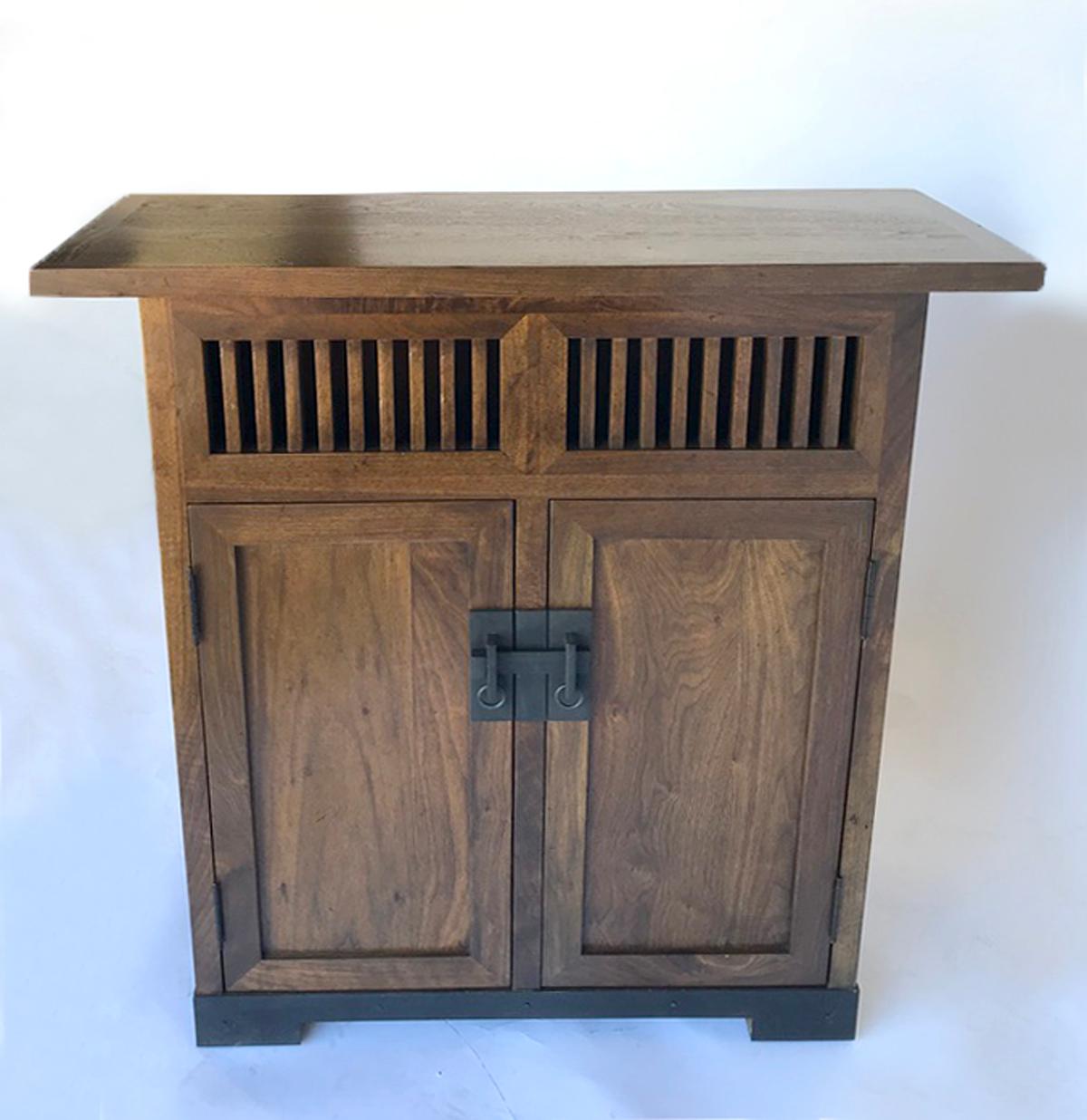https://a.1stdibscdn.com/custom-japanese-style-cabinet-for-sale-picture-3/f_7978/f_195115121592337223949/10_803mod2det2_master.jpg
