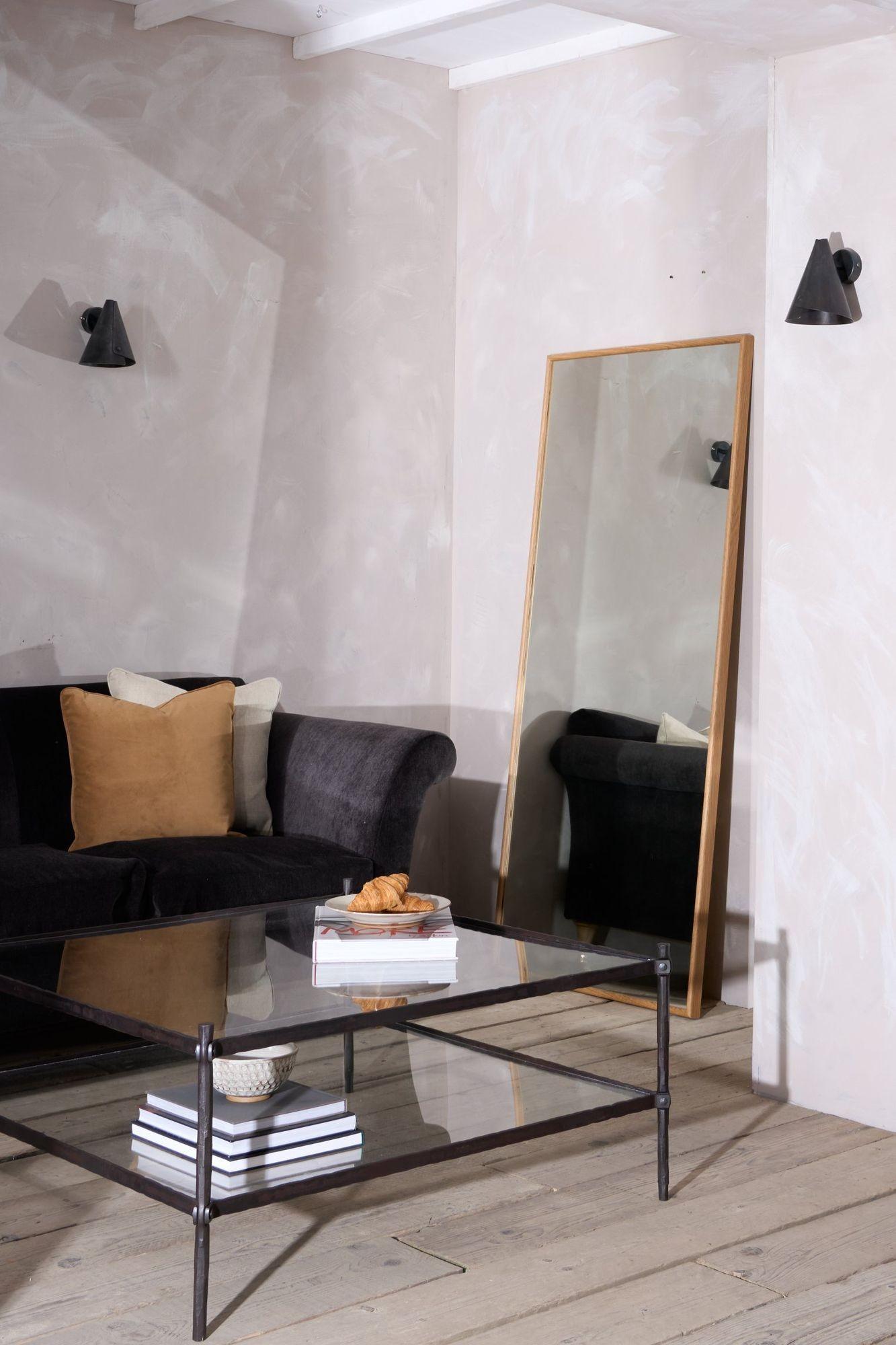 https://a.1stdibscdn.com/the-roskrow-sofa-for-sale-picture-10/f_68092/f_404216221719852533961/10_TRIALBEDROOM6245_master.jpeg