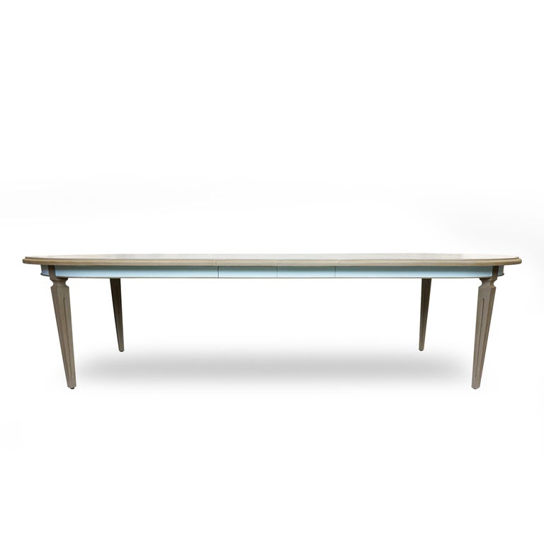 https://a.1stdibscdn.com/french-style-dining-table-with-2-leaf-extensions-for-sale-picture-9/f_21233/1626959930680/10_master.jpg?width=768