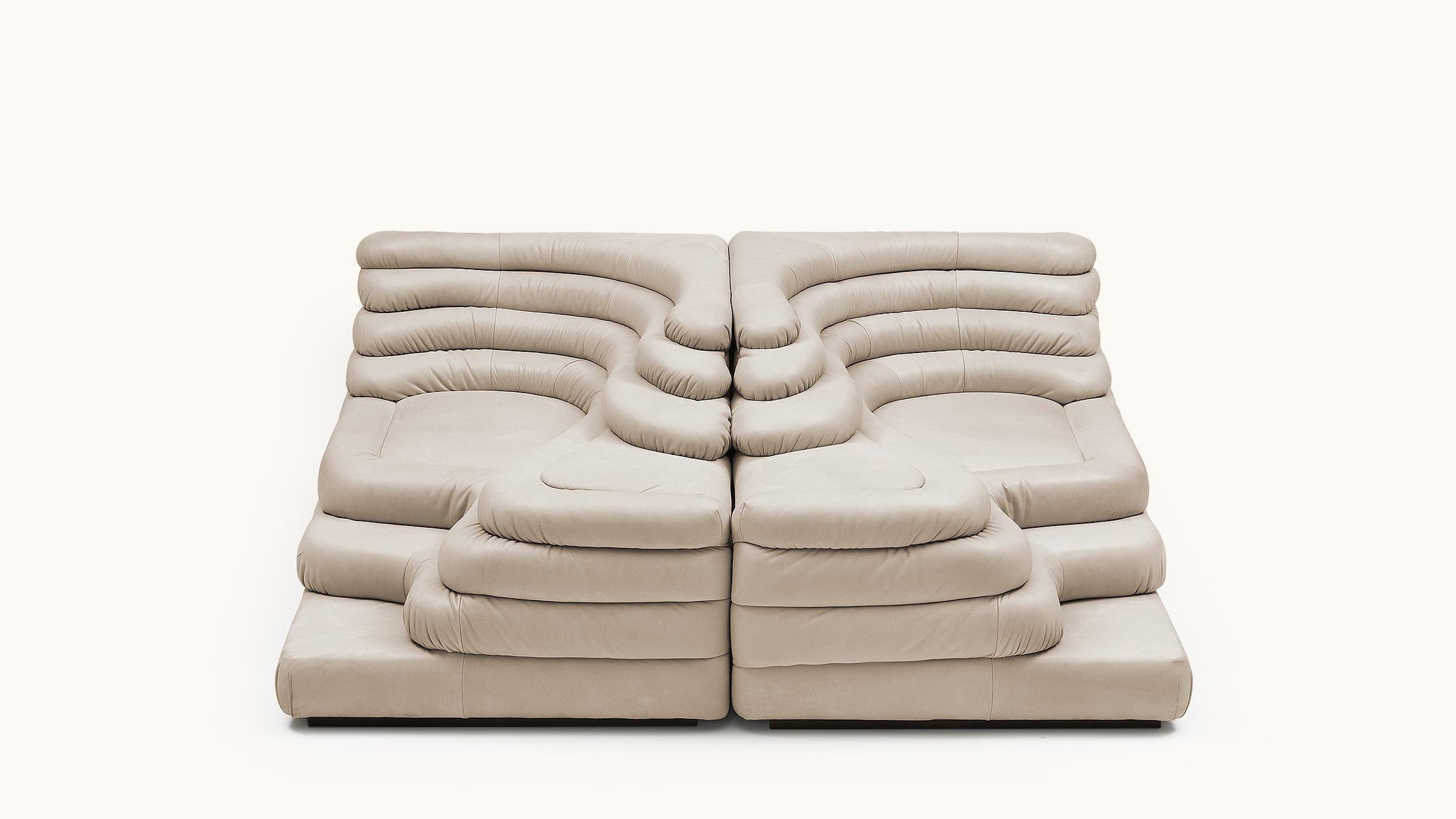 https://a.1stdibscdn.com/de-sede-set-of-two-ds-1025-09-terrazza-sofa-in-gold-upholstery-by-ubald-klug-for-sale-picture-9/f_16392/f_485374521769533865057/10_master.jpg