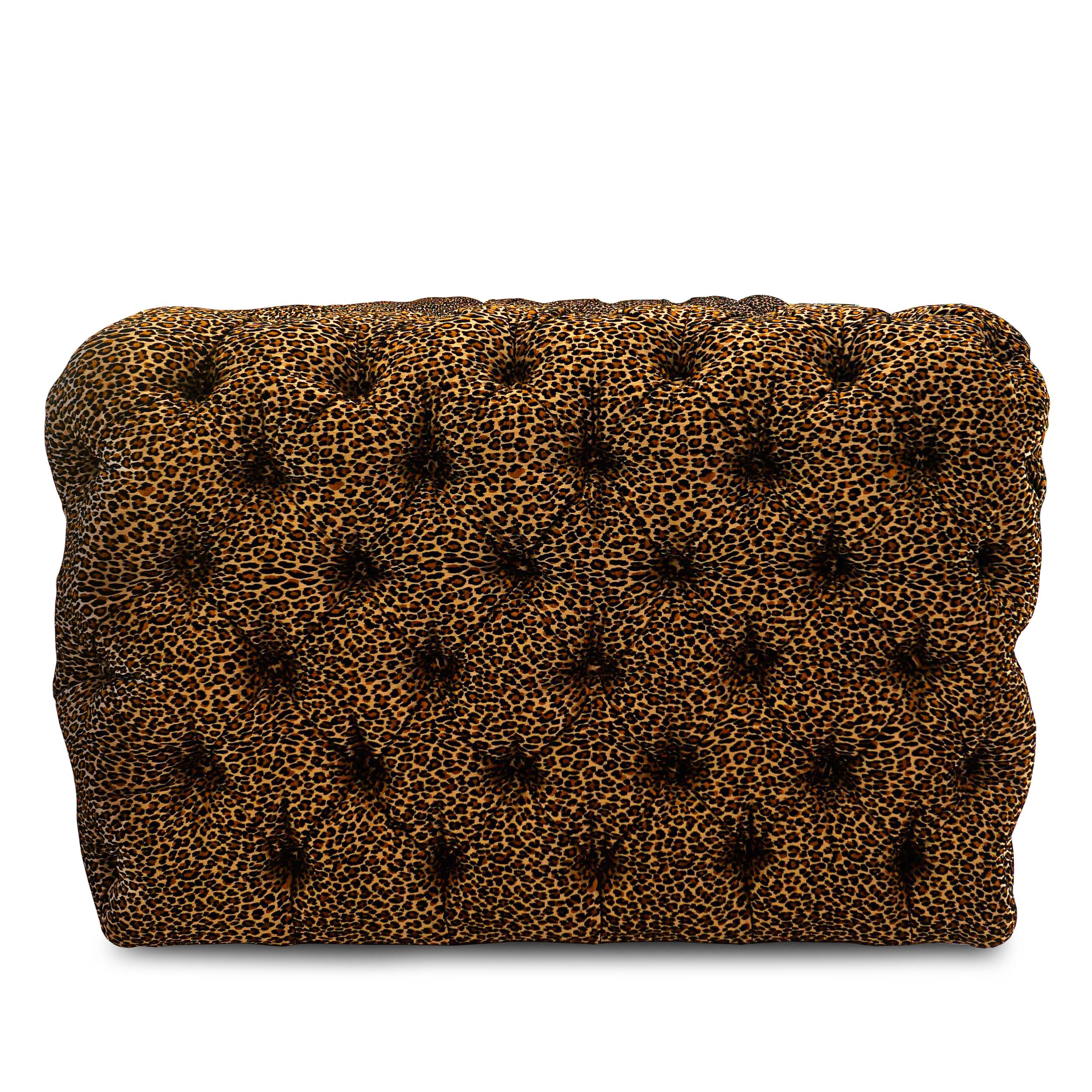 https://a.1stdibscdn.com/tufted-leopard-print-sofa-for-sale-picture-10/f_21233/1621350945184/10_master.jpg