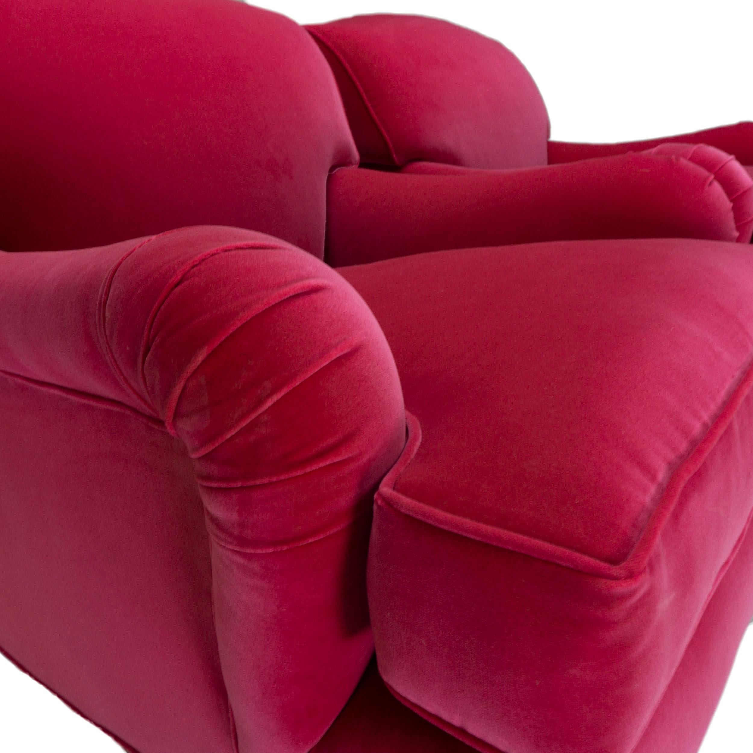 https://a.1stdibscdn.com/contemporary-english-rolled-arm-club-chair-for-sale-picture-10/f_21233/f_224612021612817514231/10_master.jpg