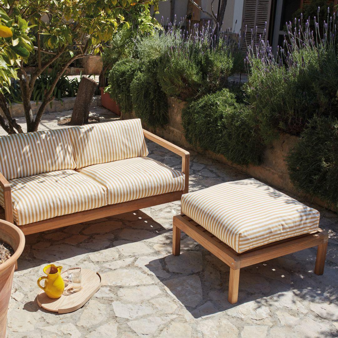 https://a.1stdibscdn.com/outdoor-virkelyst-3-seater-sofa-in-teak-and-yellow-striped-fabric-for-skagerak-for-sale-picture-6/f_14472/f_346228421686008997871/10_master.jpg