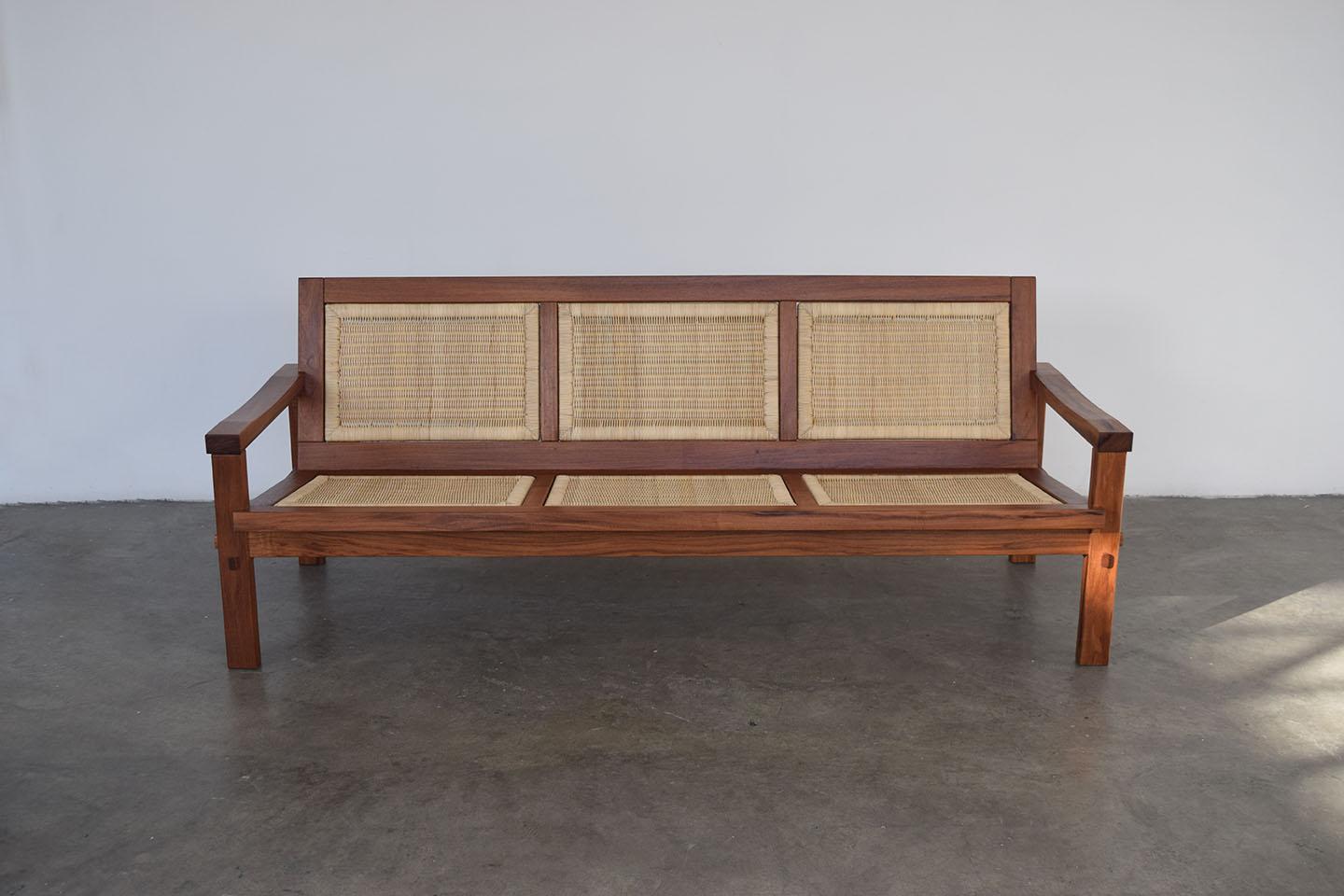 https://a.1stdibscdn.com/xilte-sofa-for-sale-picture-5/f_56412/f_227486621614626003401/10_sillon_xitle2_chica_master.jpg