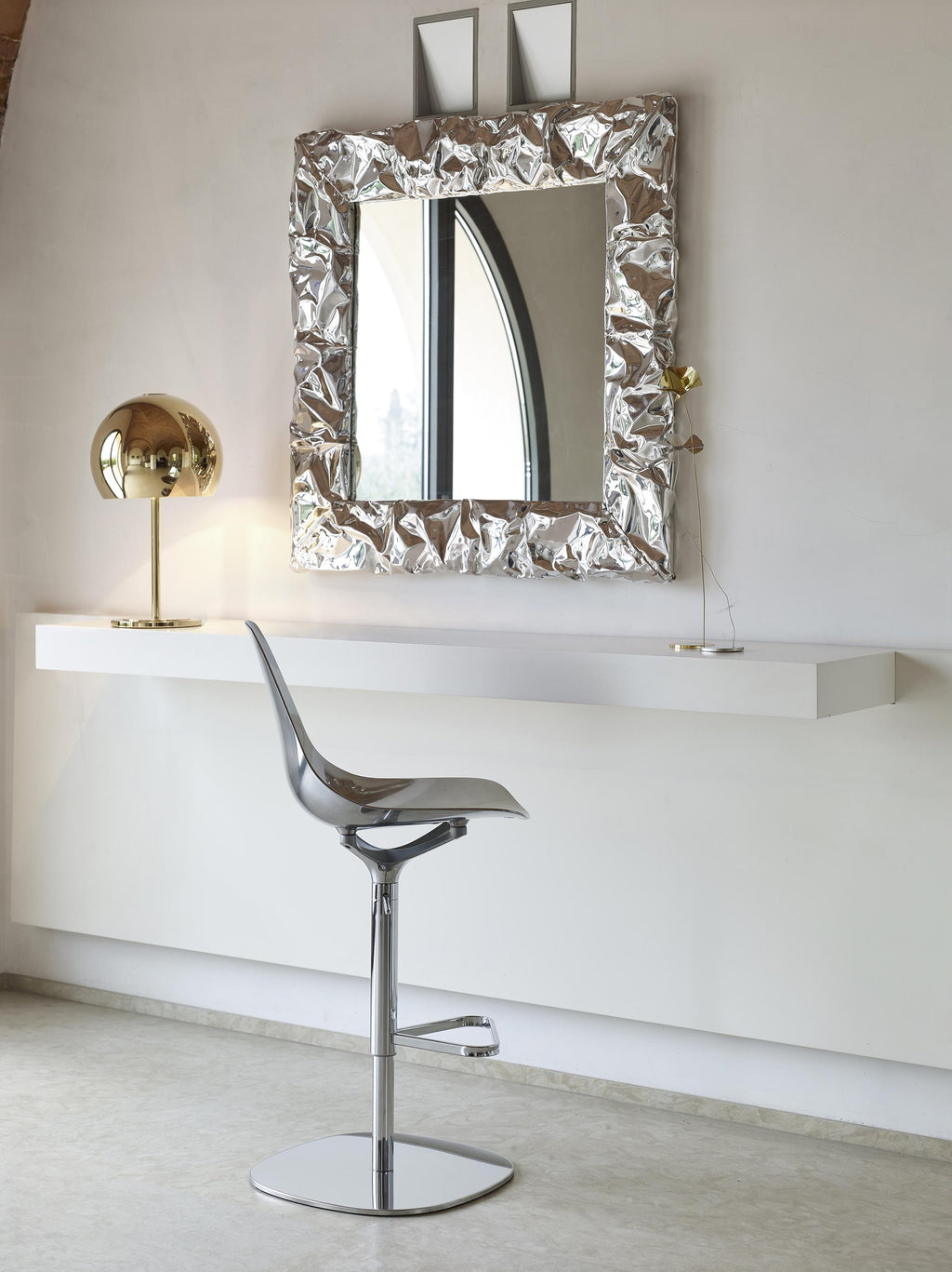 https://a.1stdibscdn.com/opinion-ciatti-mammamia-stool-with-adjustable-height-for-sale-picture-7/12330573/f_169652921574326531328/111071_master.jpg