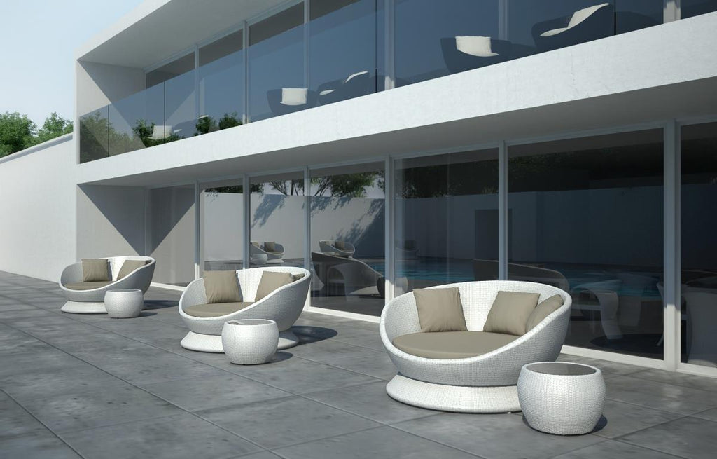 https://a.1stdibscdn.com/outdoor-3-seater-sofa-with-seashell-white-wicker-structure-for-sale-picture-2/f_27693/f_322873521676352836625/11116492_998696940140628_3454324738296308681_o_master.jpg