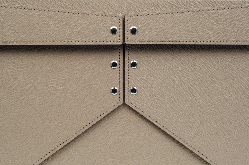 https://a.1stdibscdn.com/21st-century-leather-origami-box-for-closet-wardrobe-handcrafted-in-italy-for-sale-picture-3/f_59351/f_259940021636111205694/1160_083_048_2_master.jpg