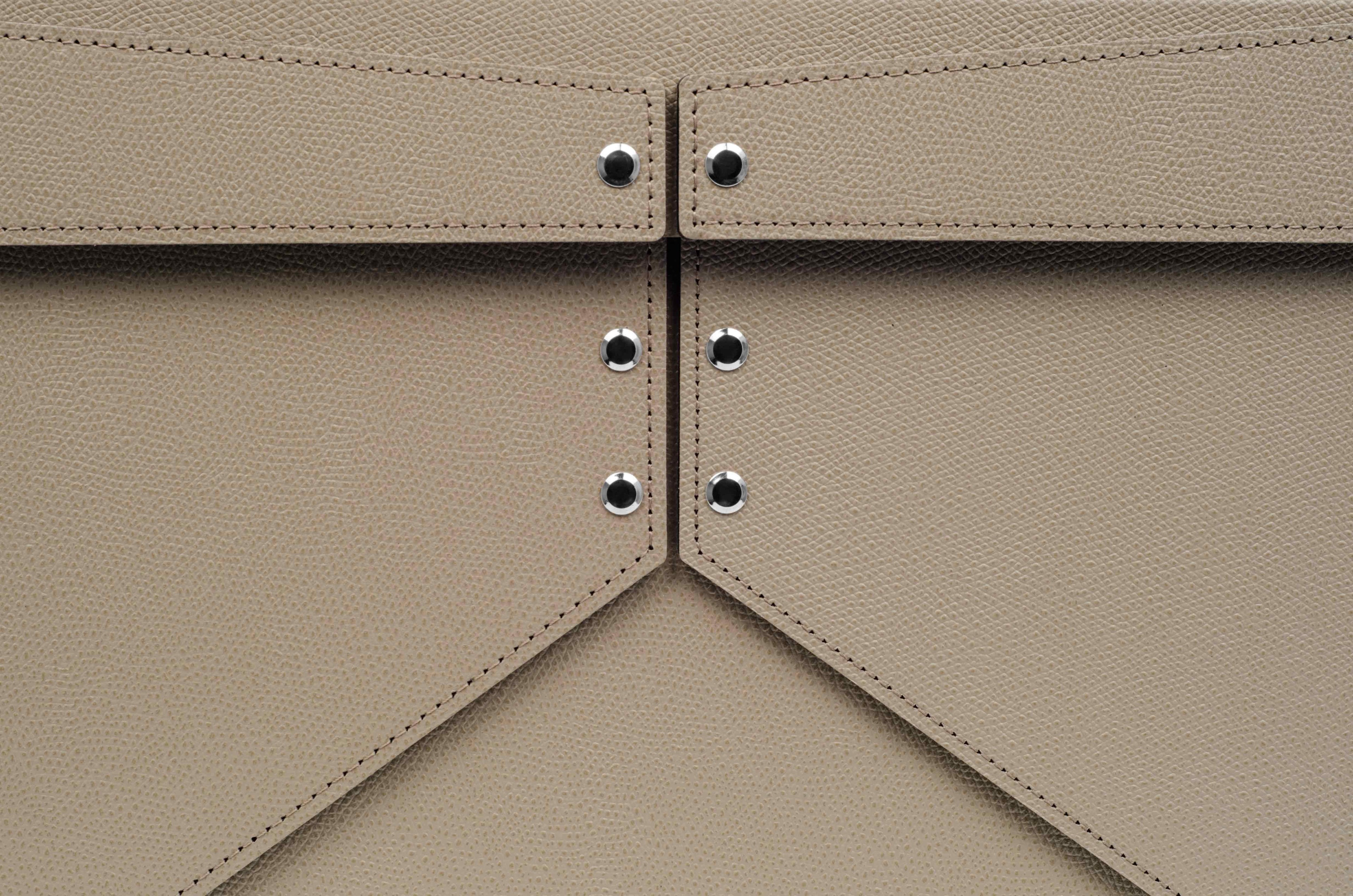 https://a.1stdibscdn.com/21st-century-leather-origami-box-for-closet-wardrobe-handcrafted-in-italy-for-sale-picture-3/f_59351/f_259940021636111205694/1160_083_048_2_master.jpg