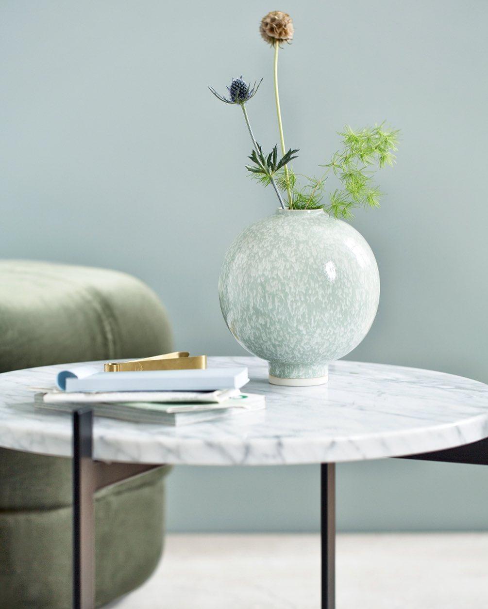 https://a.1stdibscdn.com/cognac-leather-teak-wood-and-white-carrara-marble-deck-table-by-ox-denmarq-for-sale-picture-6/f_12192/f_345043421685361982058/119909713_808828176596443_3683370538960475390_n_master.jpg