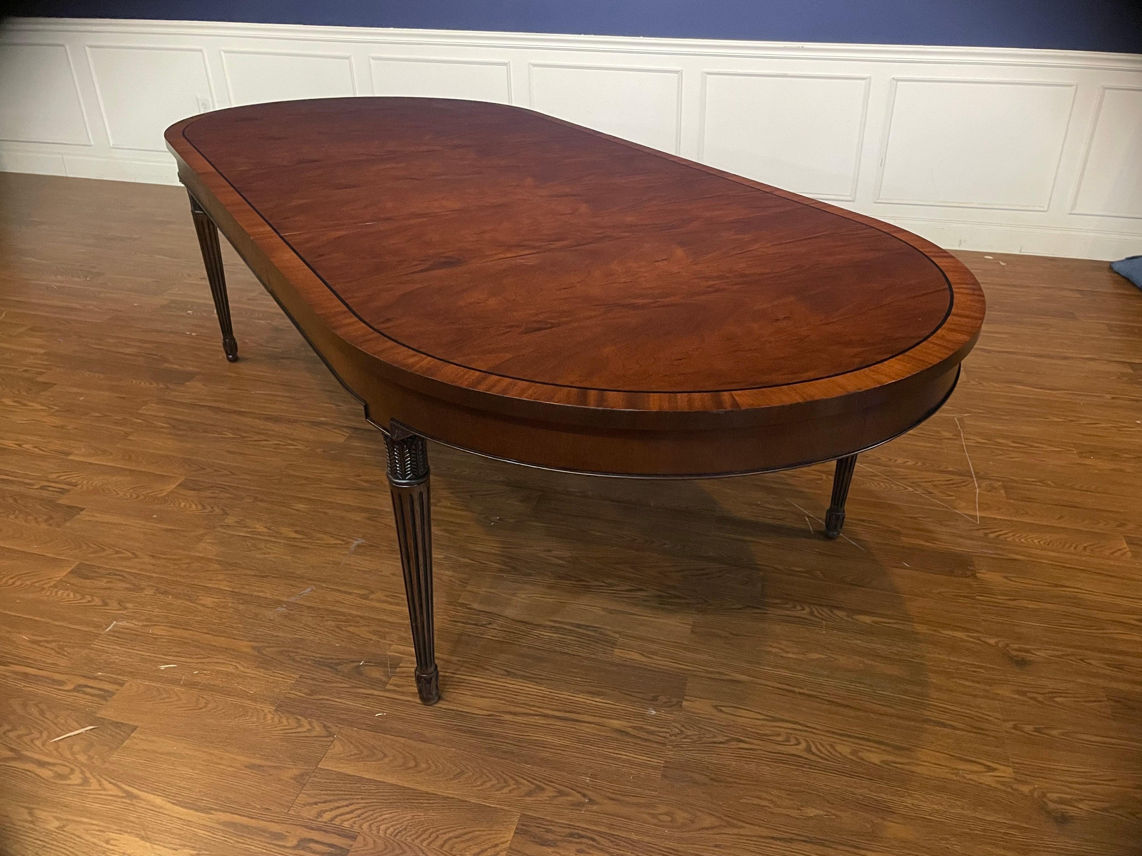 https://a.1stdibscdn.com/sheraton-style-oval-mahogany-four-leg-dining-table-for-sale-picture-3/f_44162/f_319821621672363526481/119C99D5_B3F6_4AB3_969A_A48FF3829CF9_master.jpeg