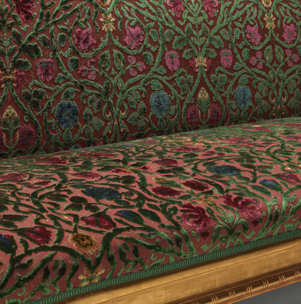https://a.1stdibscdn.com/the-buckingham-palace-sofa-for-sale-picture-5/f_17242/f_480280821765967785996/11_01_2024_ELG195_0006_master.jpg