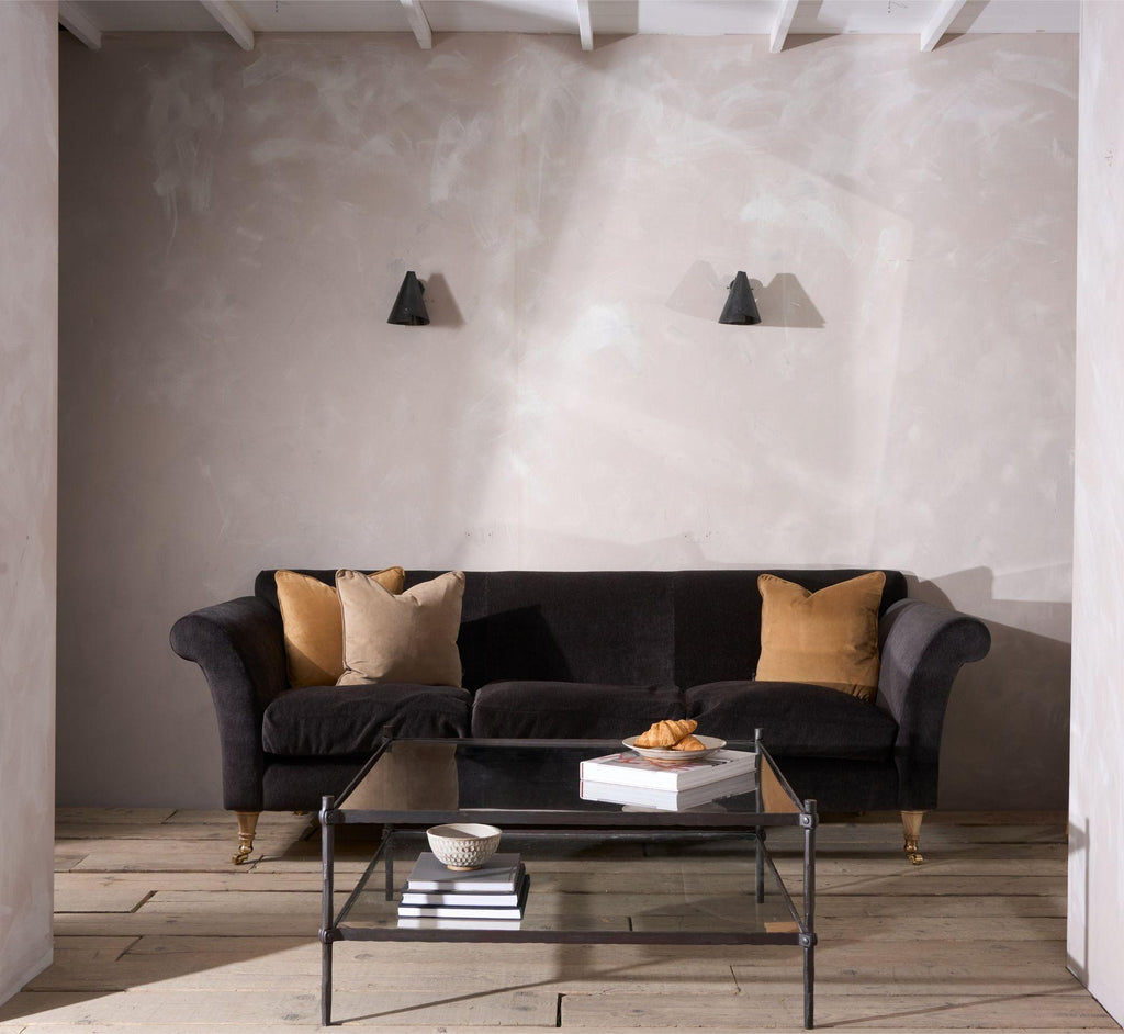 https://a.1stdibscdn.com/the-roskrow-sofa-for-sale-picture-11/f_68092/f_404216221719852534050/11_TRIALBEDROOM6272_master.jpeg