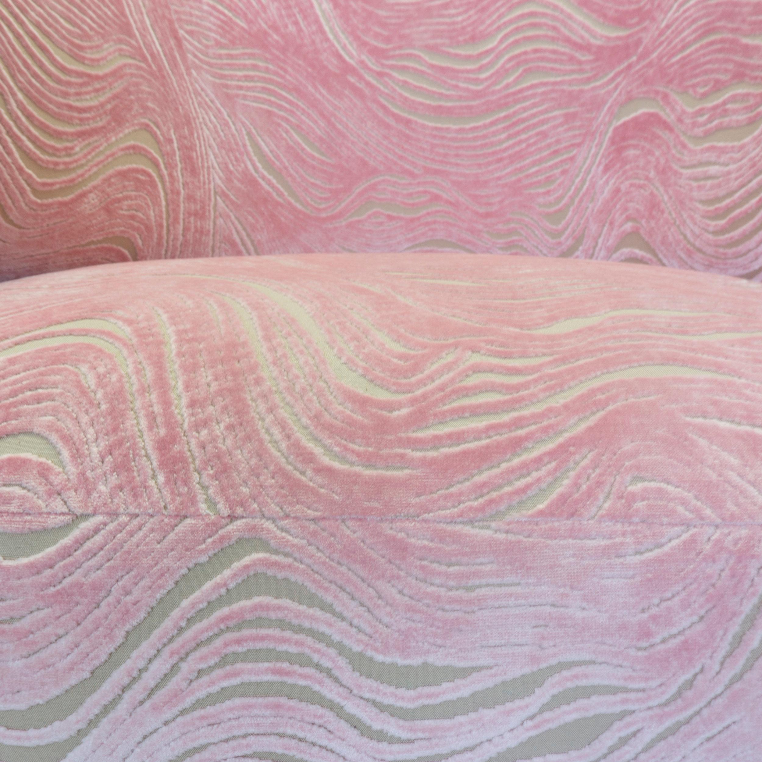 https://a.1stdibscdn.com/modern-winged-swivel-chair-with-pink-cut-velvet-and-cobalt-faux-fur-for-sale-picture-11/f_21233/f_223742321612286694685/11_master.jpg