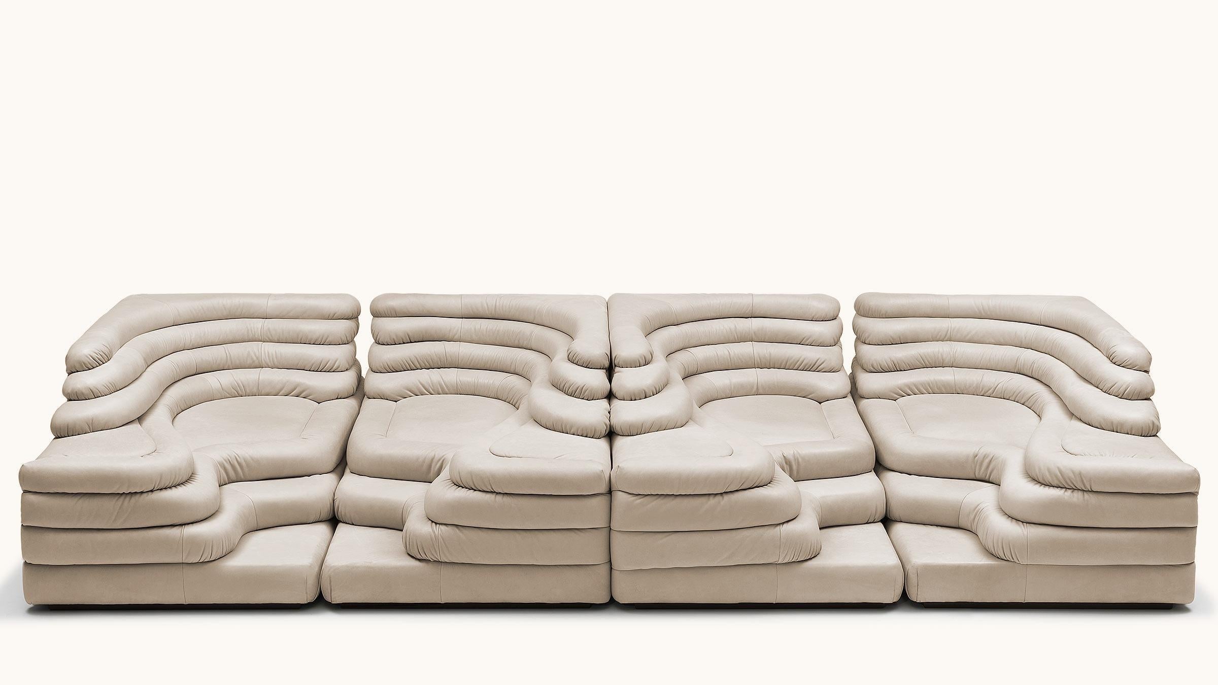 https://a.1stdibscdn.com/de-sede-set-of-two-ds-1025-09-terrazza-sofa-in-gold-upholstery-by-ubald-klug-for-sale-picture-10/f_16392/f_485374521769533865703/11_master.jpg
