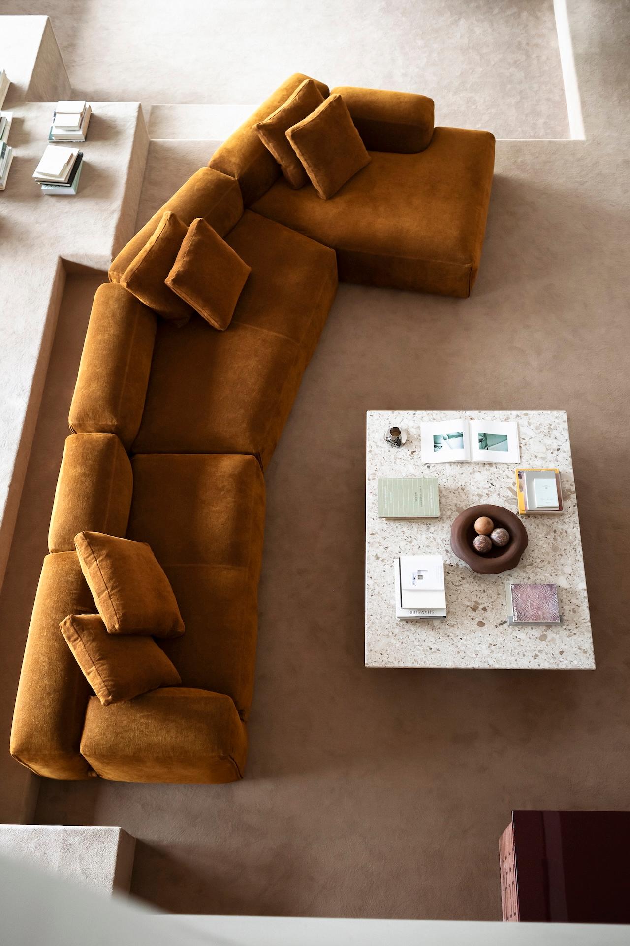 https://a.1stdibscdn.com/customizable-tacchini-le-mura-xl-modular-sofa-by-mario-bellini-for-sale-picture-2/f_44652/f_452327721748533550518/11_master.jpg