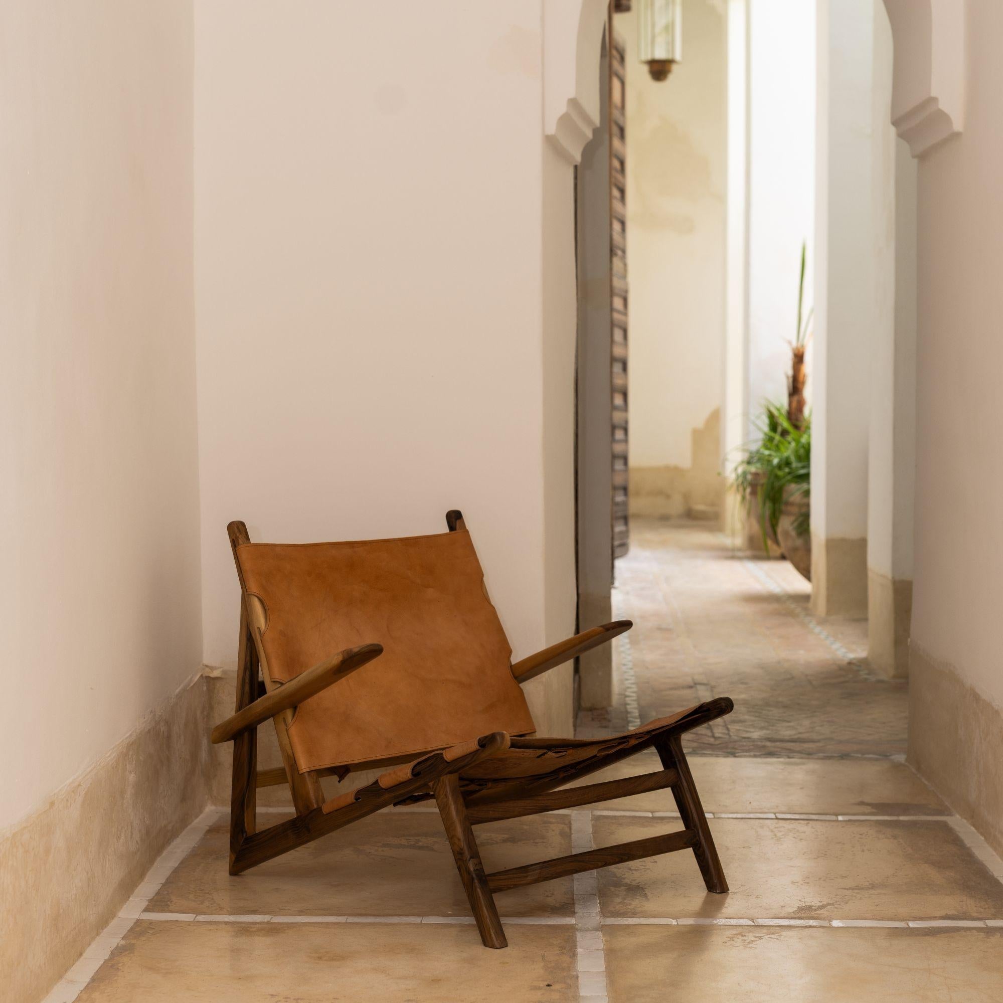 https://a.1stdibscdn.com/joshua-armchair-in-walnut-and-leather-for-sale-picture-4/f_30933/f_490585821772555064184/11_master.jpg