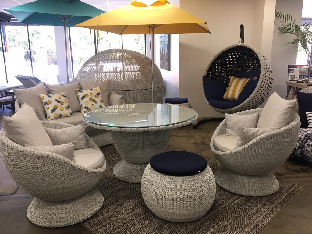 https://a.1stdibscdn.com/outdoor-3-seater-sofa-with-seashell-white-wicker-structure-for-sale-picture-8/f_27693/f_322873521674043564304/120090791_186716466424578_8209988034510615435_n_master.jpg