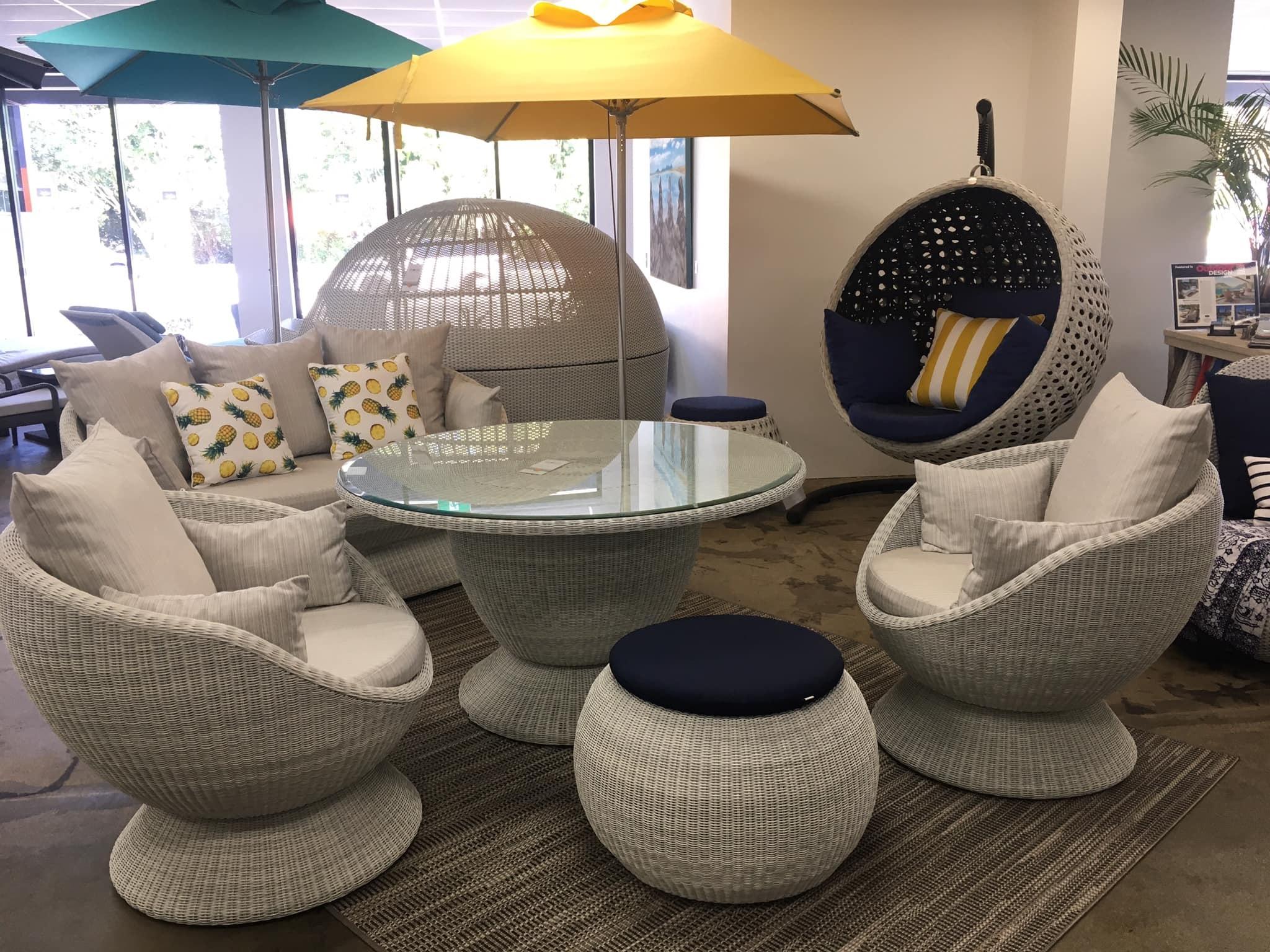 https://a.1stdibscdn.com/outdoor-3-seater-sofa-with-seashell-white-wicker-structure-for-sale-picture-8/f_27693/f_322873521674043564304/120090791_186716466424578_8209988034510615435_n_master.jpg