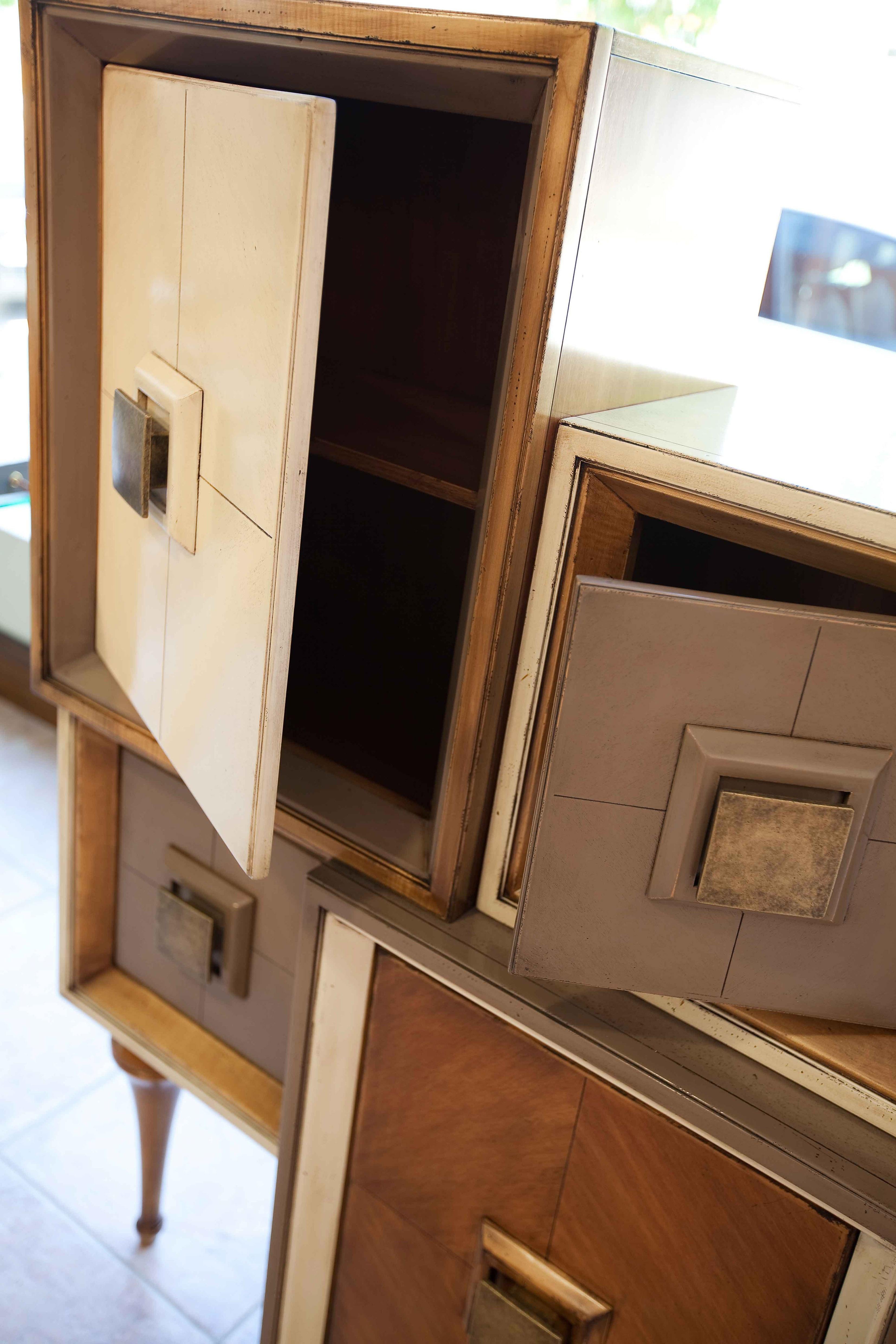 https://a.1stdibscdn.com/dinastia-entry-cabinet-by-lola-glamour-for-sale-picture-3/f_12192/f_461509921754409226833/12201_detalle_1_master.jpg