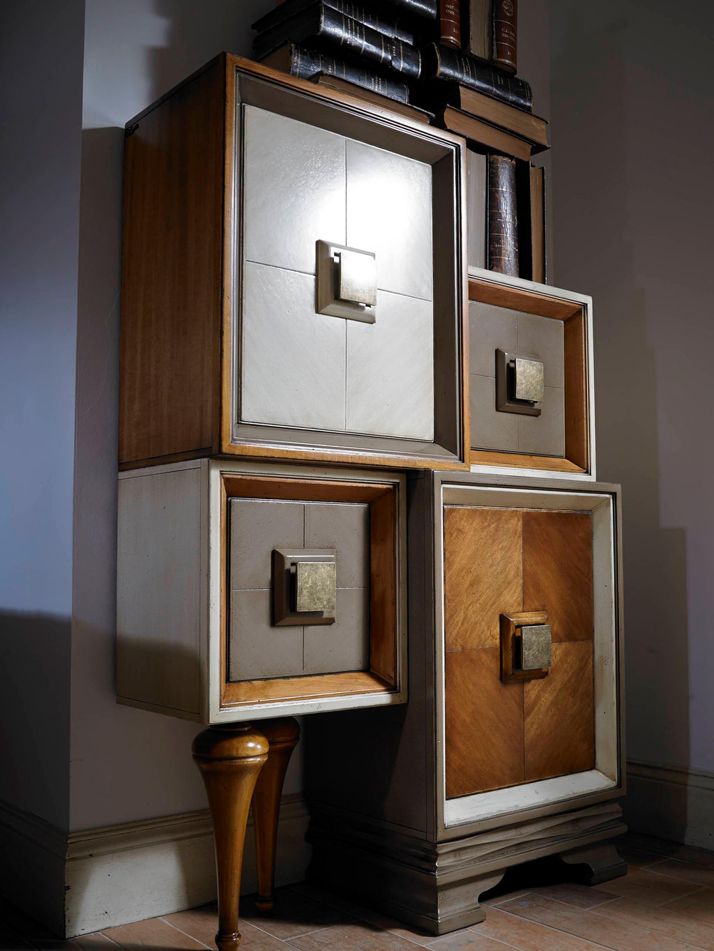 https://a.1stdibscdn.com/dinastia-entry-cabinet-by-lola-glamour-for-sale-picture-4/f_12192/f_461509921754409226203/12201_detalle__master.jpg