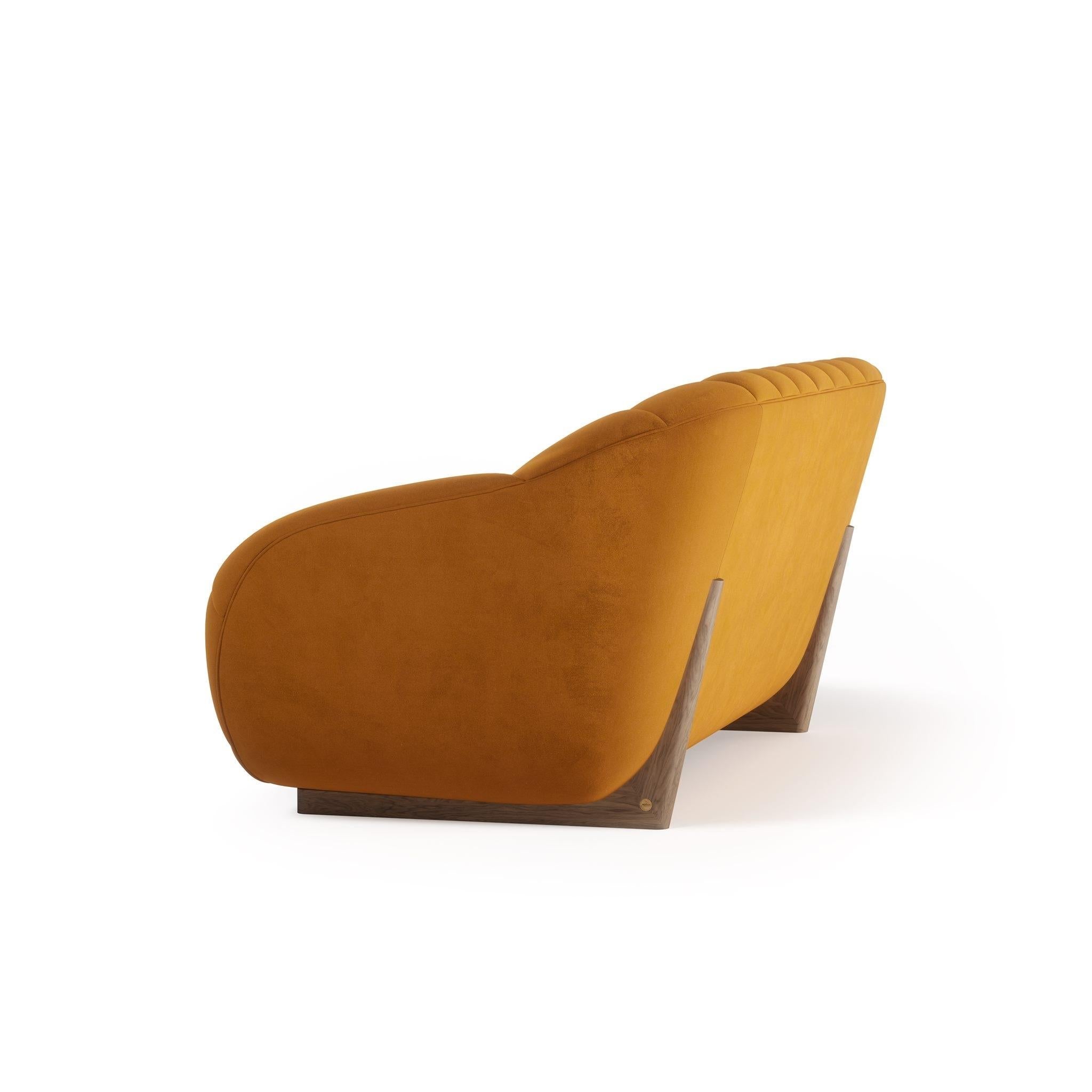 https://a.1stdibscdn.com/3-seater-sofa-with-solid-natural-walnut-feet-offered-in-com-for-sale-picture-6/f_27693/f_382054021706795919135/122038588_3959817934045938_2145625897829528588_n_master.jpg