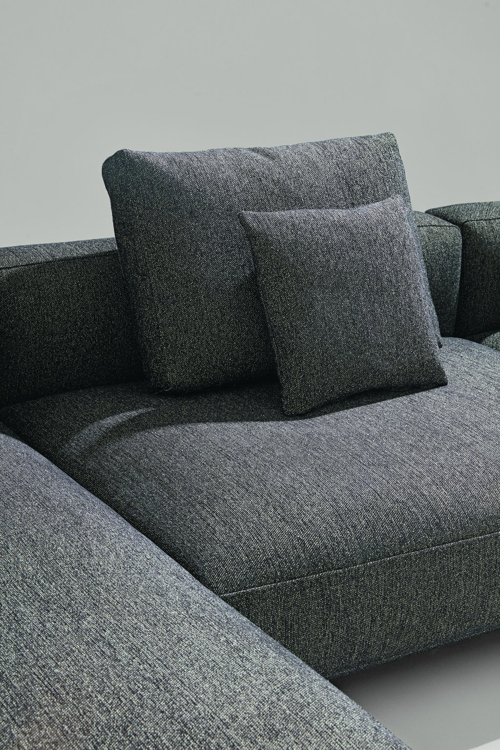 https://a.1stdibscdn.com/customizable-zanotta-pianoalto-sectional-sofa-by-ludovicaroberto-palomba-for-sale-picture-7/f_44652/f_448911721746476949357/1272_10IP01_Viburno28017_03_master.jpg