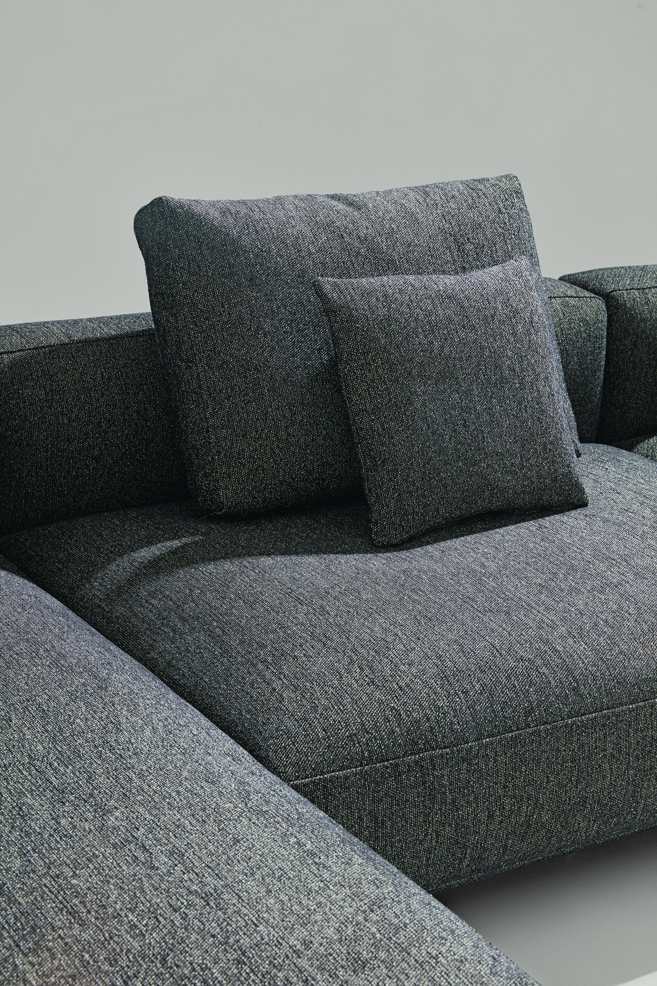 https://a.1stdibscdn.com/zanotta-pianoalto-modular-sofa-in-grey-fabric-by-ludovica-roberto-palomba-for-sale-picture-3/22569652/f_288794321653912091162/1272_10IP01_Viburno28017_03_master.jpg