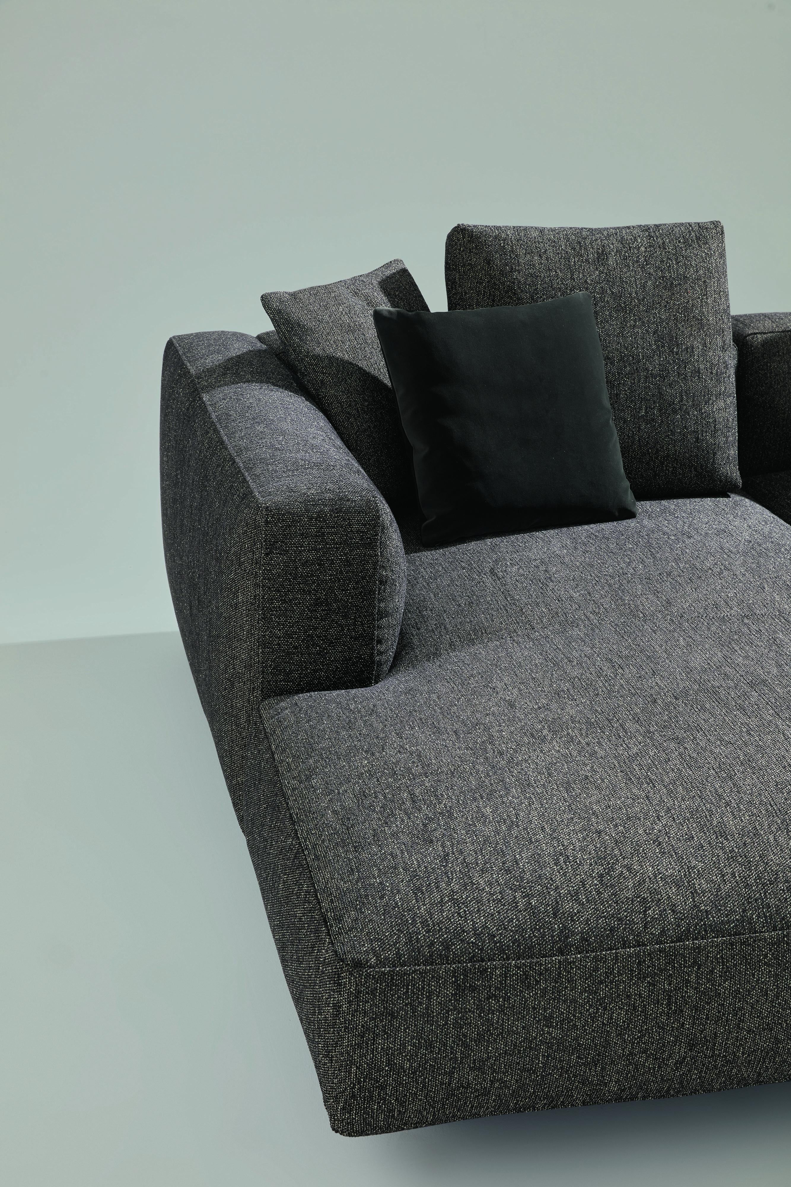 https://a.1stdibscdn.com/customizable-zanotta-pianoalto-sectional-sofa-by-ludovicaroberto-palomba-for-sale-picture-6/f_44652/f_448911721746476948502/1272_9IP01_Viburno28017_02_master.jpg