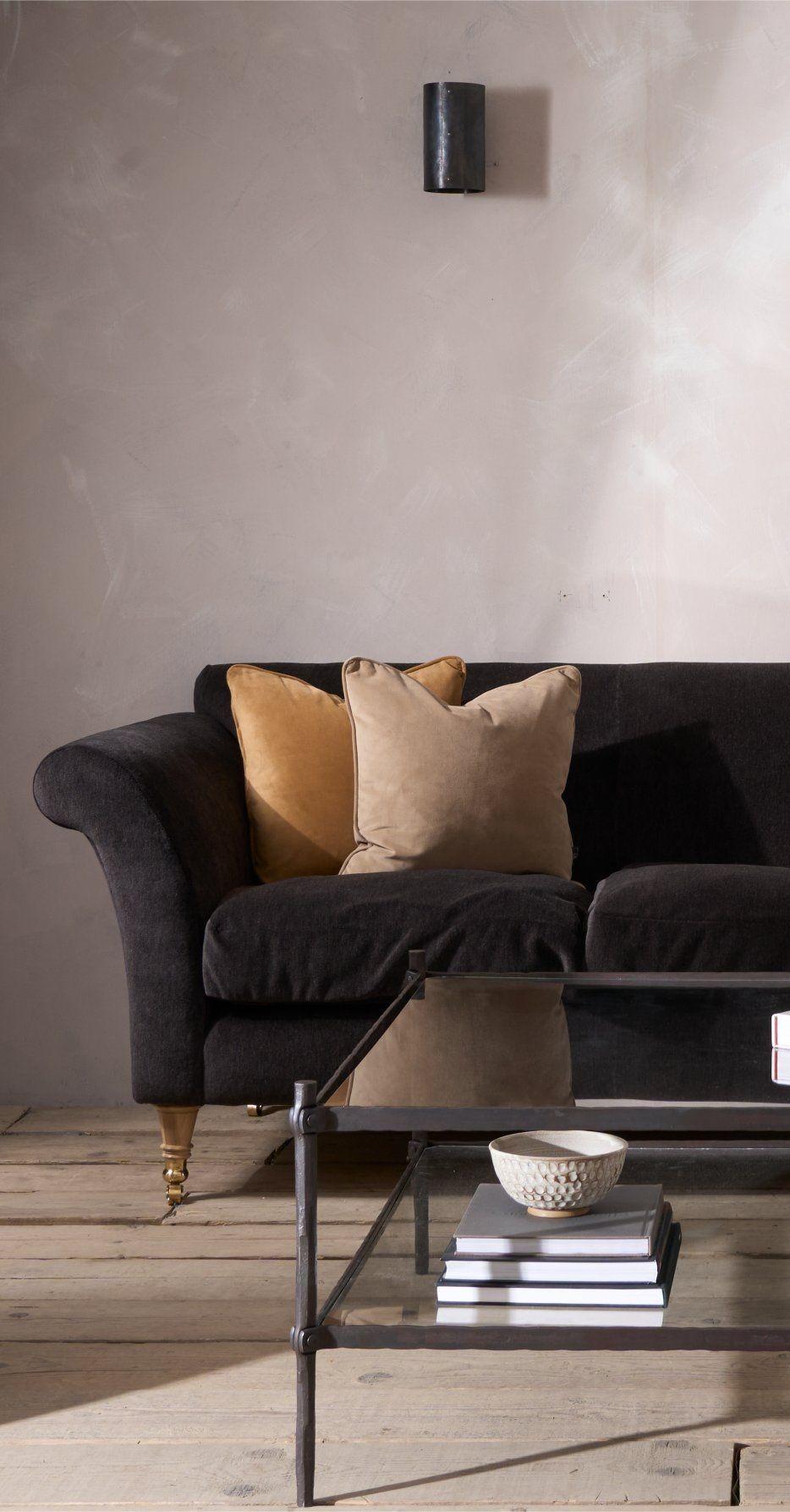 https://a.1stdibscdn.com/the-roskrow-sofa-for-sale-picture-12/f_68092/f_404216221719852533860/12_TRIALBEDROOM6276_master.jpeg