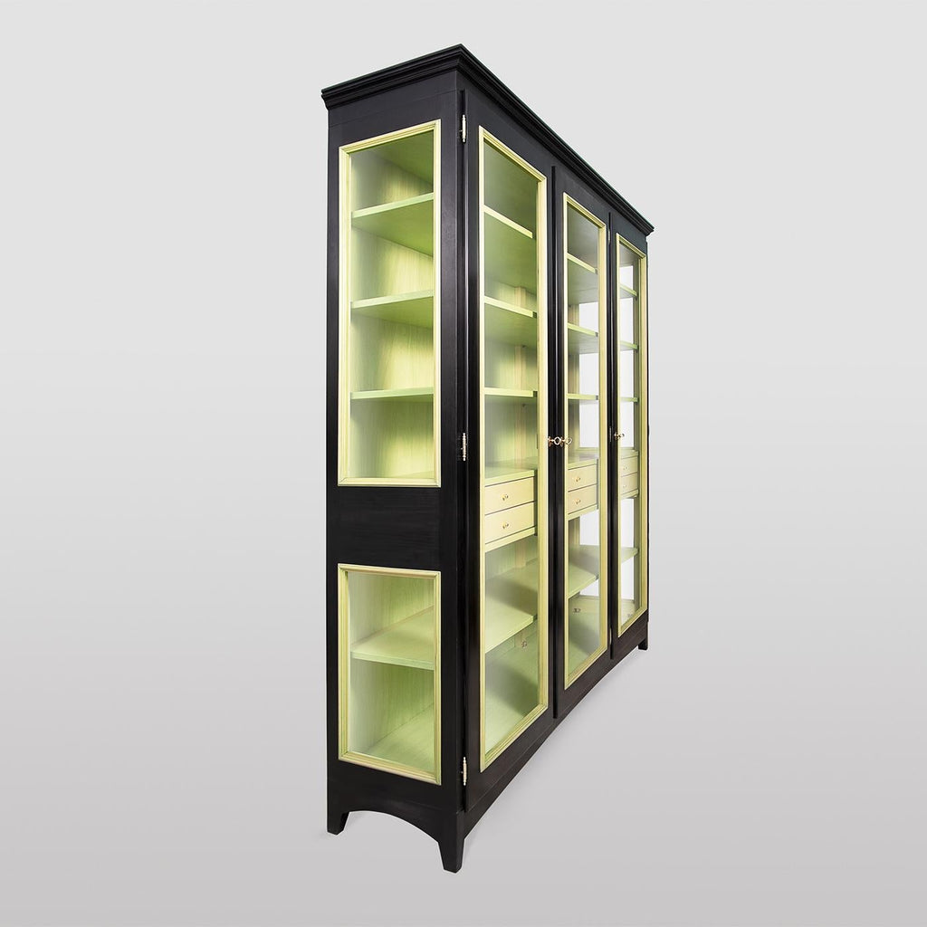 https://a.1stdibscdn.com/3-door-display-cabinet-for-sale-picture-3/22569652/f_232946121617879283689/12_master.jpg