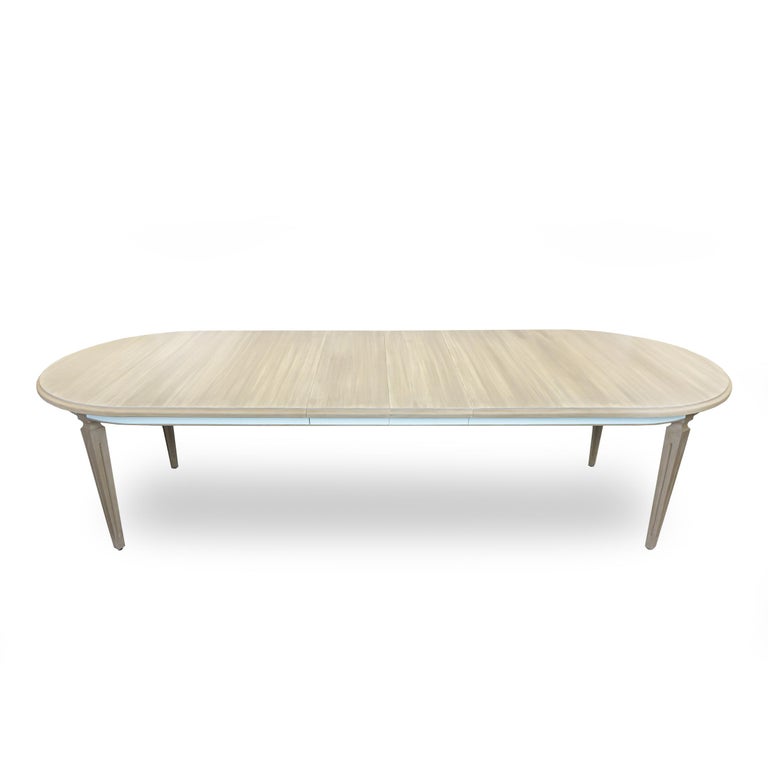https://a.1stdibscdn.com/french-style-dining-table-with-2-leaf-extensions-for-sale-picture-10/f_21233/1626959932753/12_master.jpg?width=768