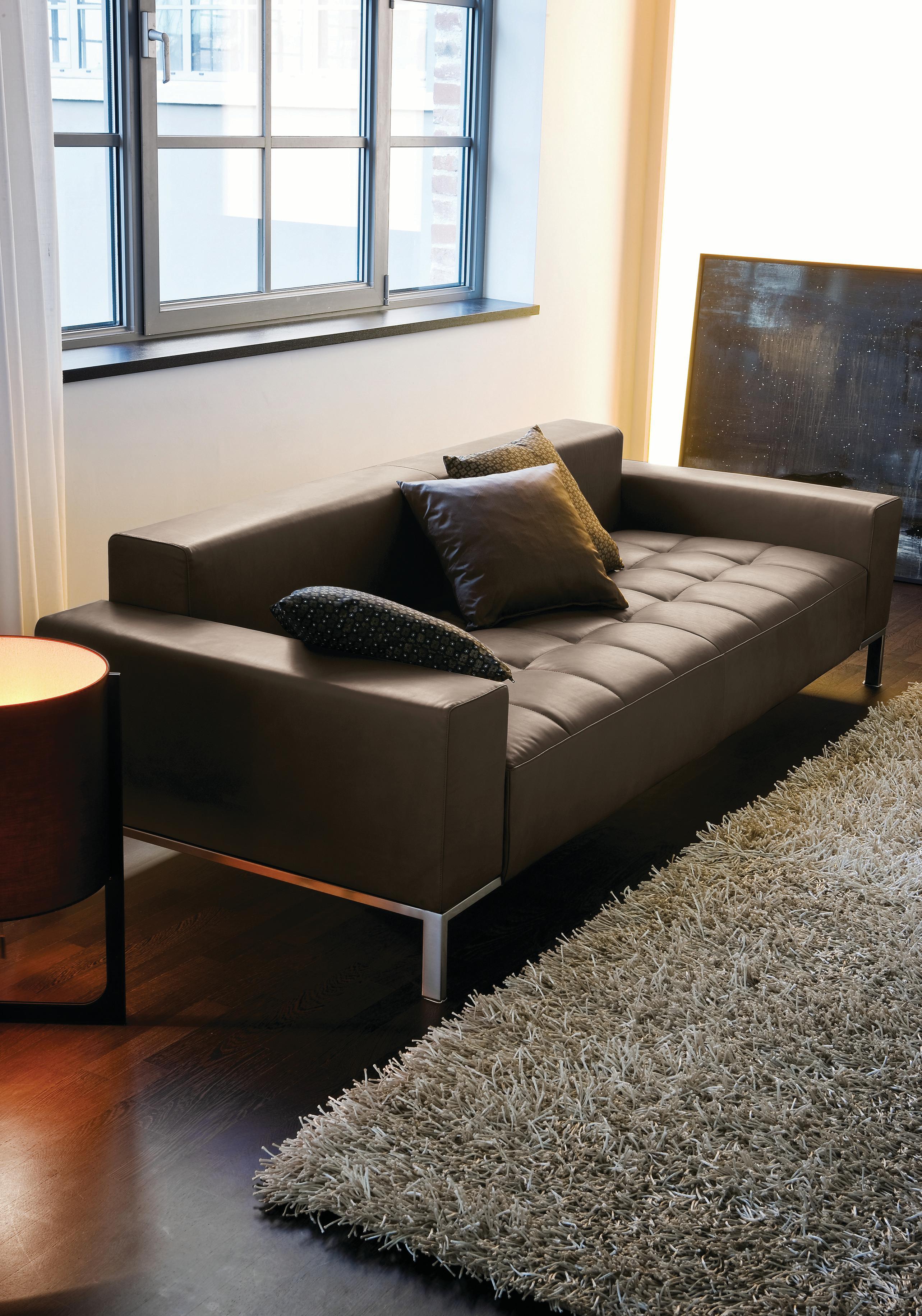 https://a.1stdibscdn.com/zanotta-alfa-modular-sofa-in-teolo-red-fabric-with-steel-frame-by-emaf-progetti-for-sale-picture-6/22569652/f_288799921653913953976/1326_12IG01_1__master.jpg