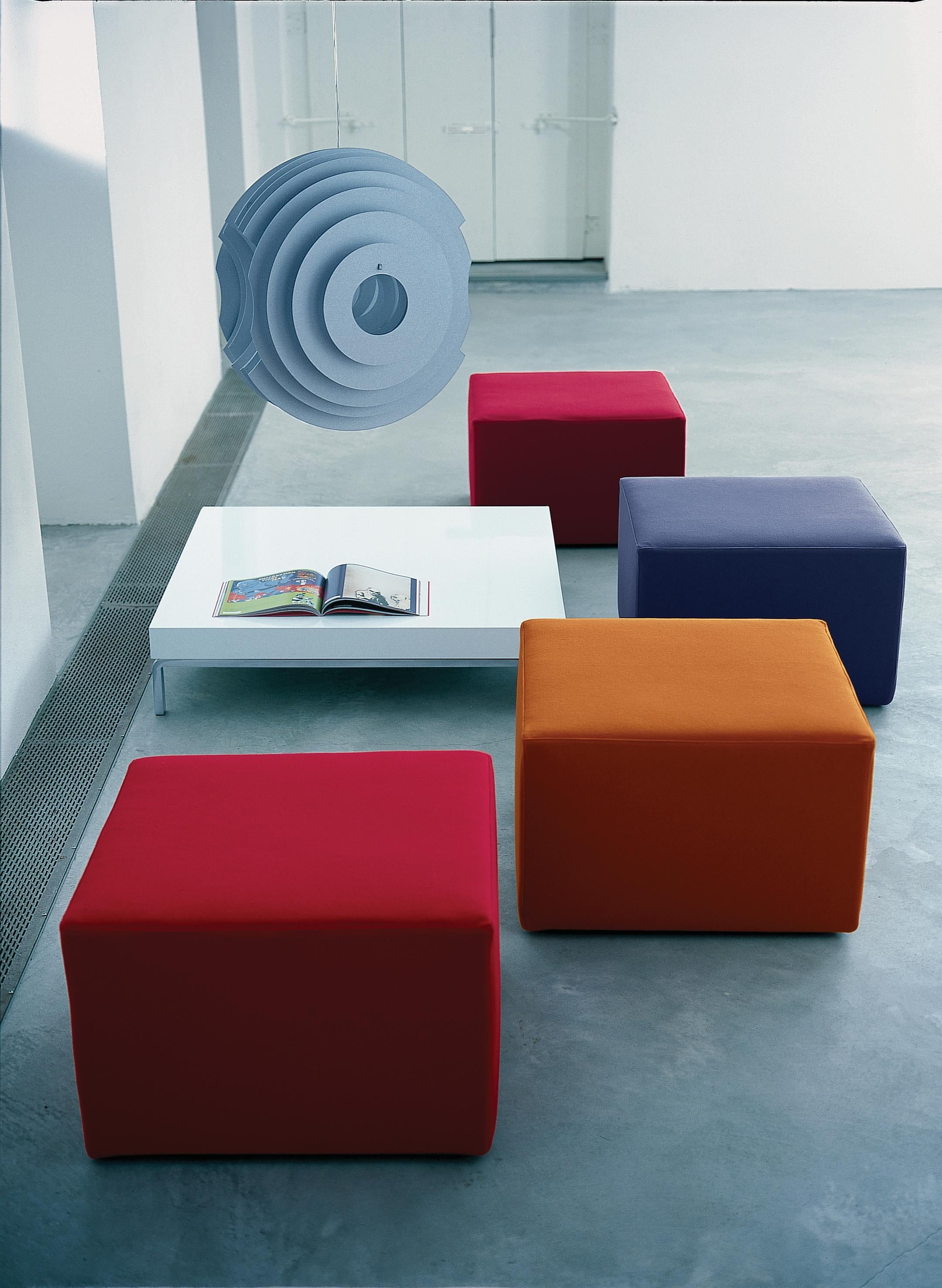 https://a.1stdibscdn.com/zanotta-alfa-modular-sofa-in-teolo-red-fabric-with-steel-frame-by-emaf-progetti-for-sale-picture-3/22569652/f_288799921653913904643/1326_4IG01_3__master.jpg