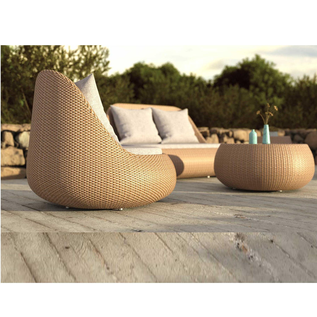 https://a.1stdibscdn.com/outdoor-2-seater-braided-sofa-in-silver-white-wicker-for-sale-picture-4/f_27693/f_323194621674163450535/138_ONYX_outdoor_wicker_furniture_1__master.jpg