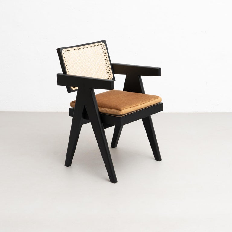 https://a.1stdibscdn.com/pierre-jeanneret-051-capitol-complex-office-chair-with-cushion-by-cassina-for-sale-picture-3/f_14272/f_322679821673952747945/13Dec_baixa_164_master.jpg?width=768