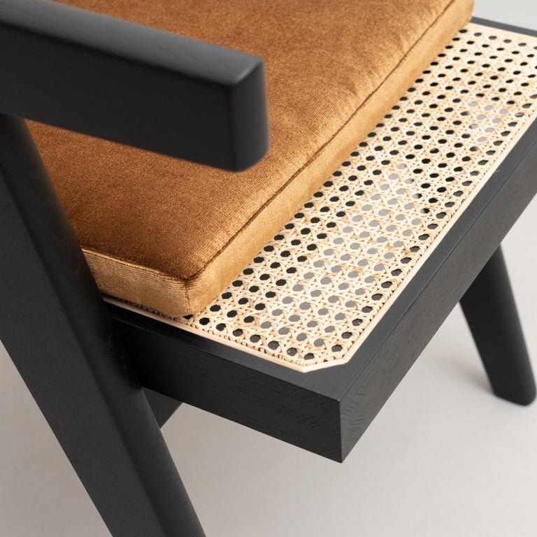 https://a.1stdibscdn.com/pierre-jeanneret-051-capitol-complex-office-chair-with-cushion-by-cassina-for-sale-picture-6/f_14272/f_322679821673952749987/13Dec_baixa_167_master.jpg?width=768