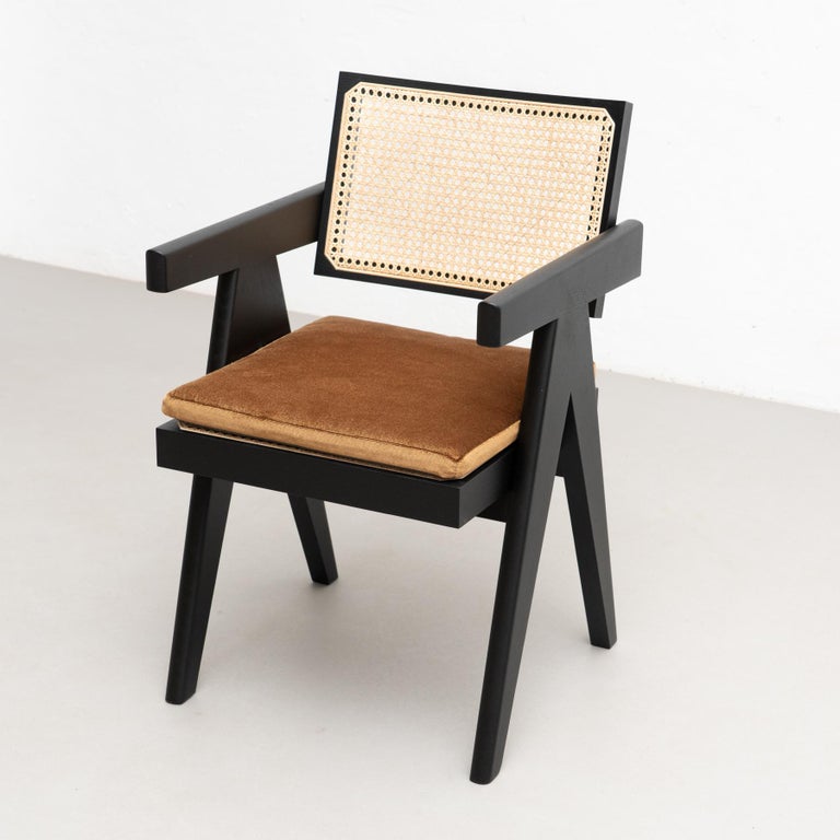 https://a.1stdibscdn.com/pierre-jeanneret-051-capitol-complex-office-chair-with-cushion-by-cassina-for-sale-picture-9/f_14272/f_322679821673952752208/13Dec_baixa_170_master.jpg?width=768