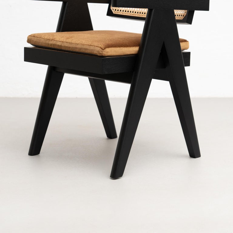 https://a.1stdibscdn.com/pierre-jeanneret-051-capitol-complex-office-chair-with-cushion-by-cassina-for-sale-picture-12/f_14272/f_322679821673952754135/13Dec_baixa_173_master.jpg?width=768