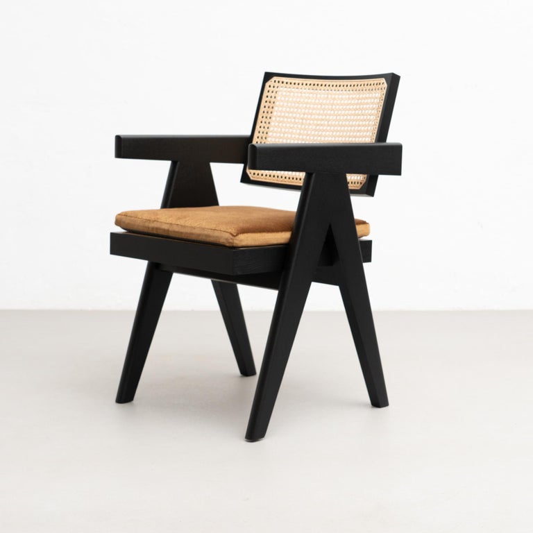 https://a.1stdibscdn.com/pierre-jeanneret-051-capitol-complex-office-chair-with-cushion-by-cassina-for-sale-picture-13/f_14272/f_322679821673952754874/13Dec_baixa_174_master.jpg?width=768