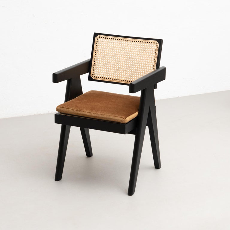 https://a.1stdibscdn.com/pierre-jeanneret-051-capitol-complex-office-chair-with-cushion-by-cassina-for-sale-picture-15/f_14272/f_322679821673952756002/13Dec_baixa_177_master.jpg?width=768