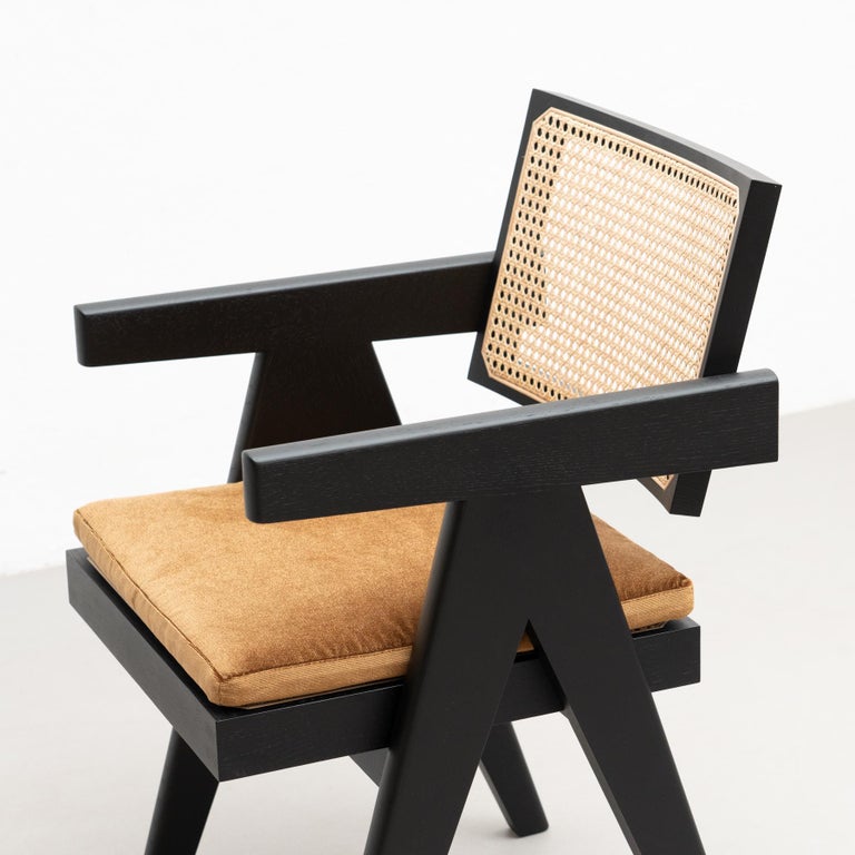 https://a.1stdibscdn.com/pierre-jeanneret-051-capitol-complex-office-chair-with-cushion-by-cassina-for-sale-picture-16/f_14272/f_322679821673952756668/13Dec_baixa_182_master.jpg?width=768